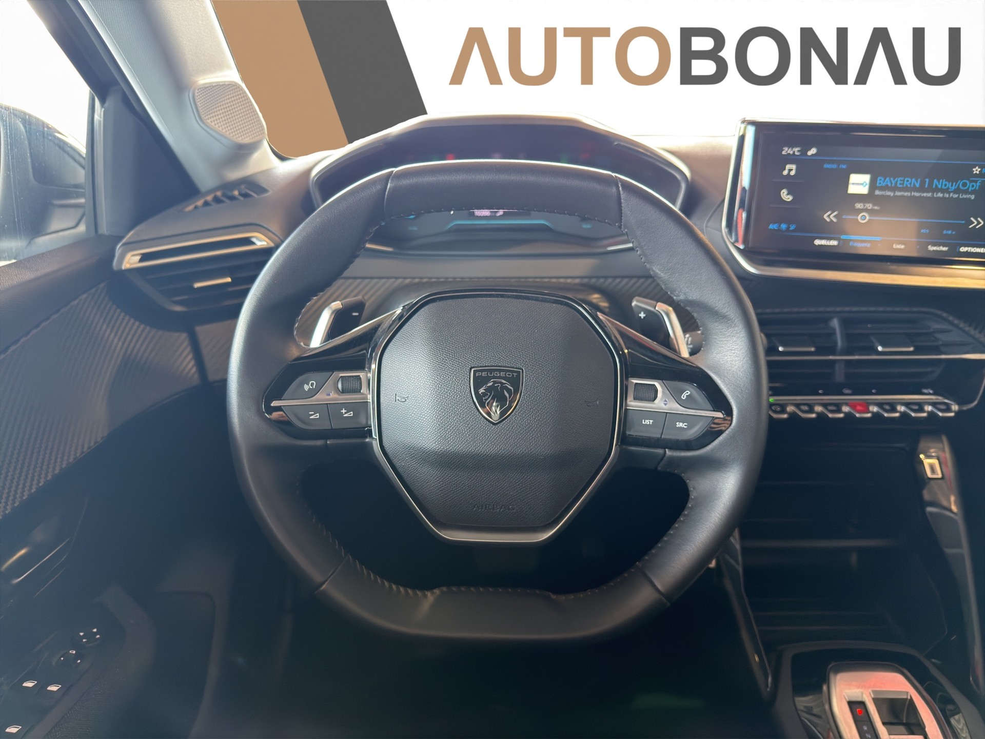 PEUGEOT 208 1.2 Hybrid Style-image-17