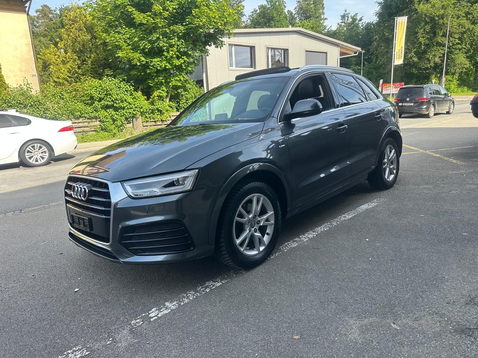 AUDI Q3 2.0 TFSI sport quattro S-tronic-showroom-element-1
