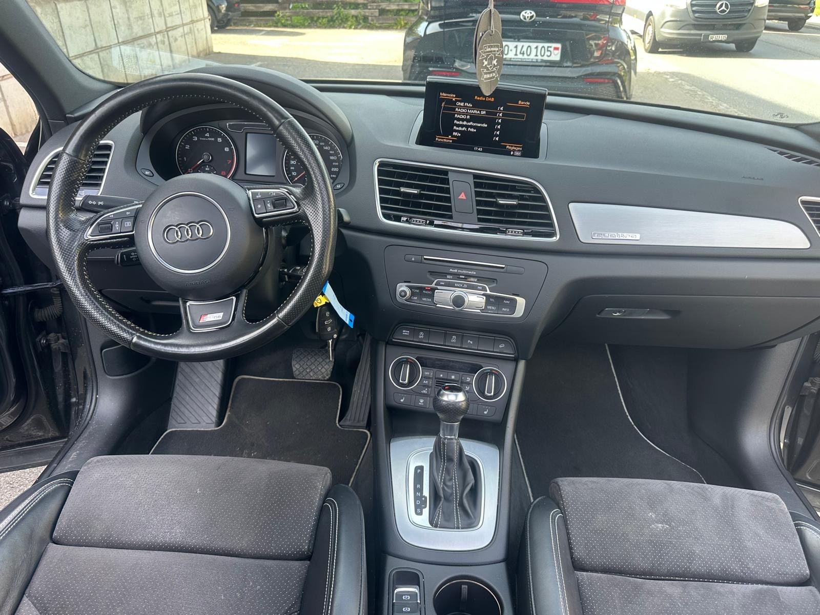 AUDI Q3 2.0 TFSI sport quattro S-tronic-image-8