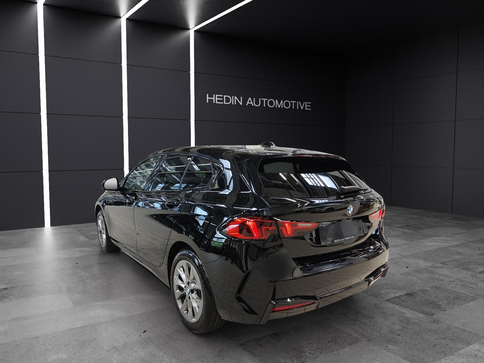 BMW 116-showroom-element-3
