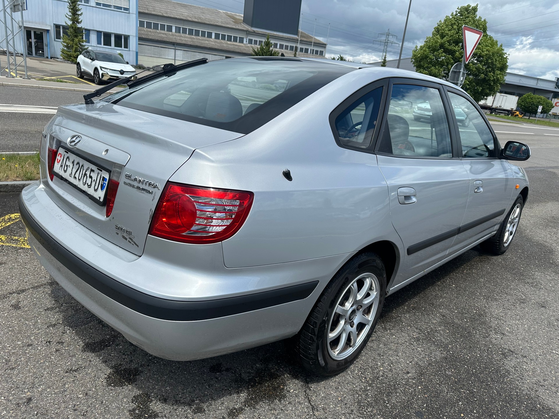HYUNDAI Elantra 2.0 16V Swiss Edition-image-3
