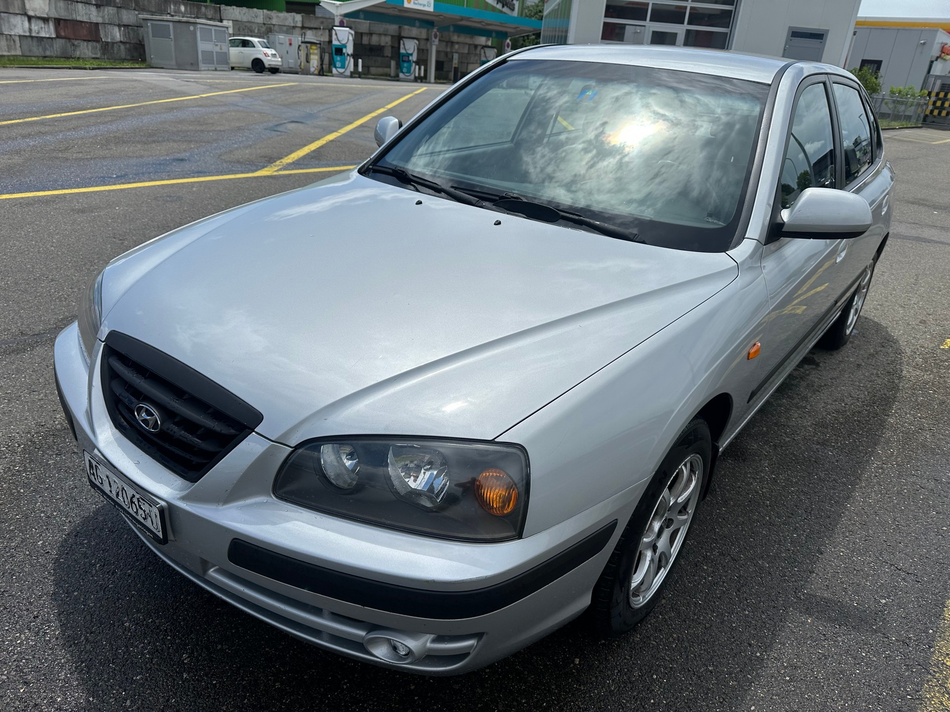 HYUNDAI Elantra 2.0 16V Swiss Edition-image-1