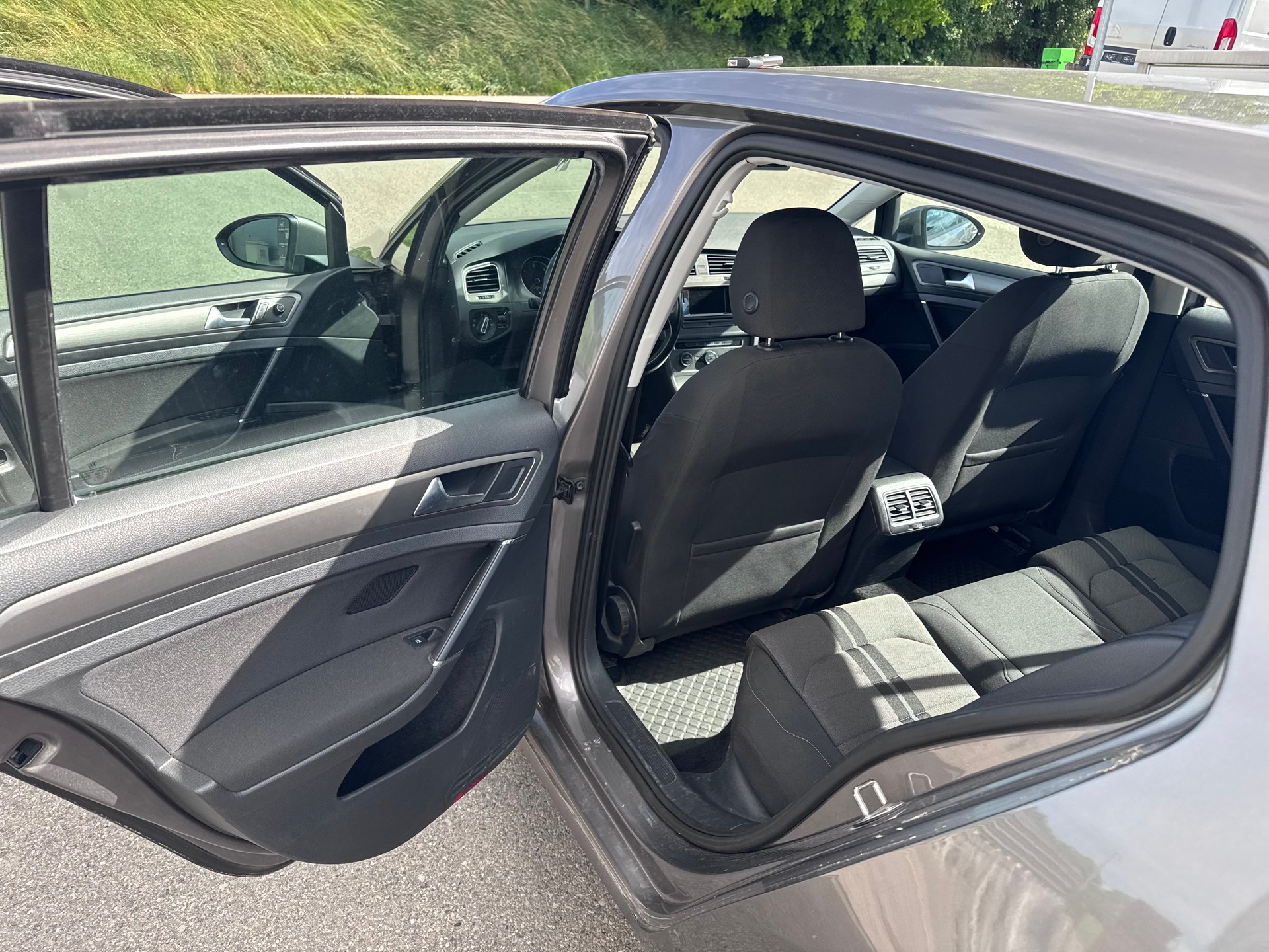 VW Golf 2.0 TDI Comfortline 4Motion-image-18