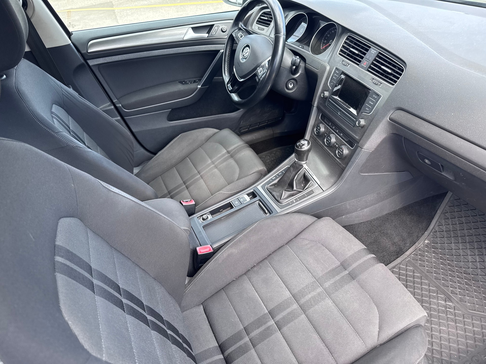 VW Golf 2.0 TDI Comfortline 4Motion-image-13