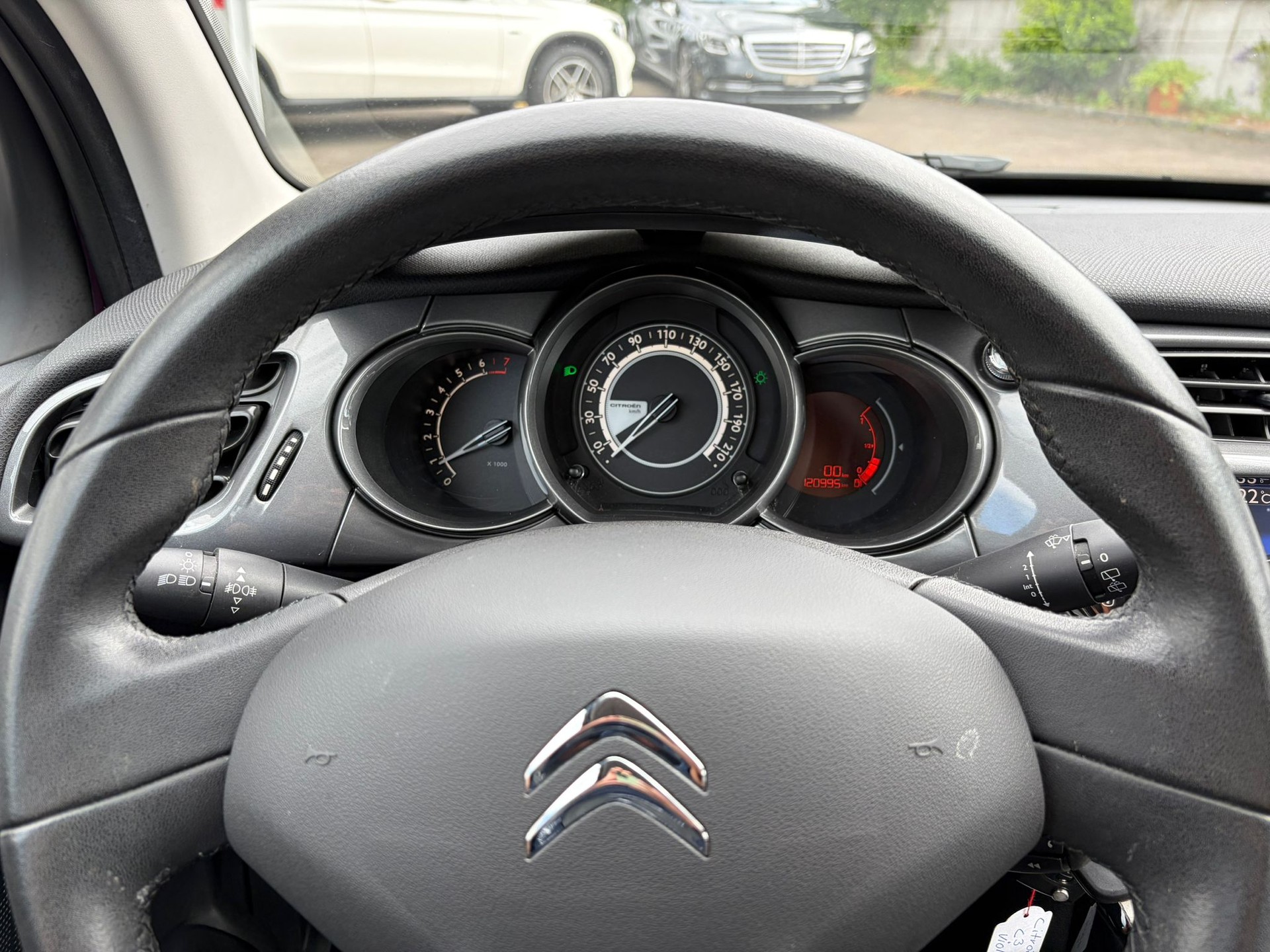 CITROEN C3 1.2i PureTech Sélection-image-10