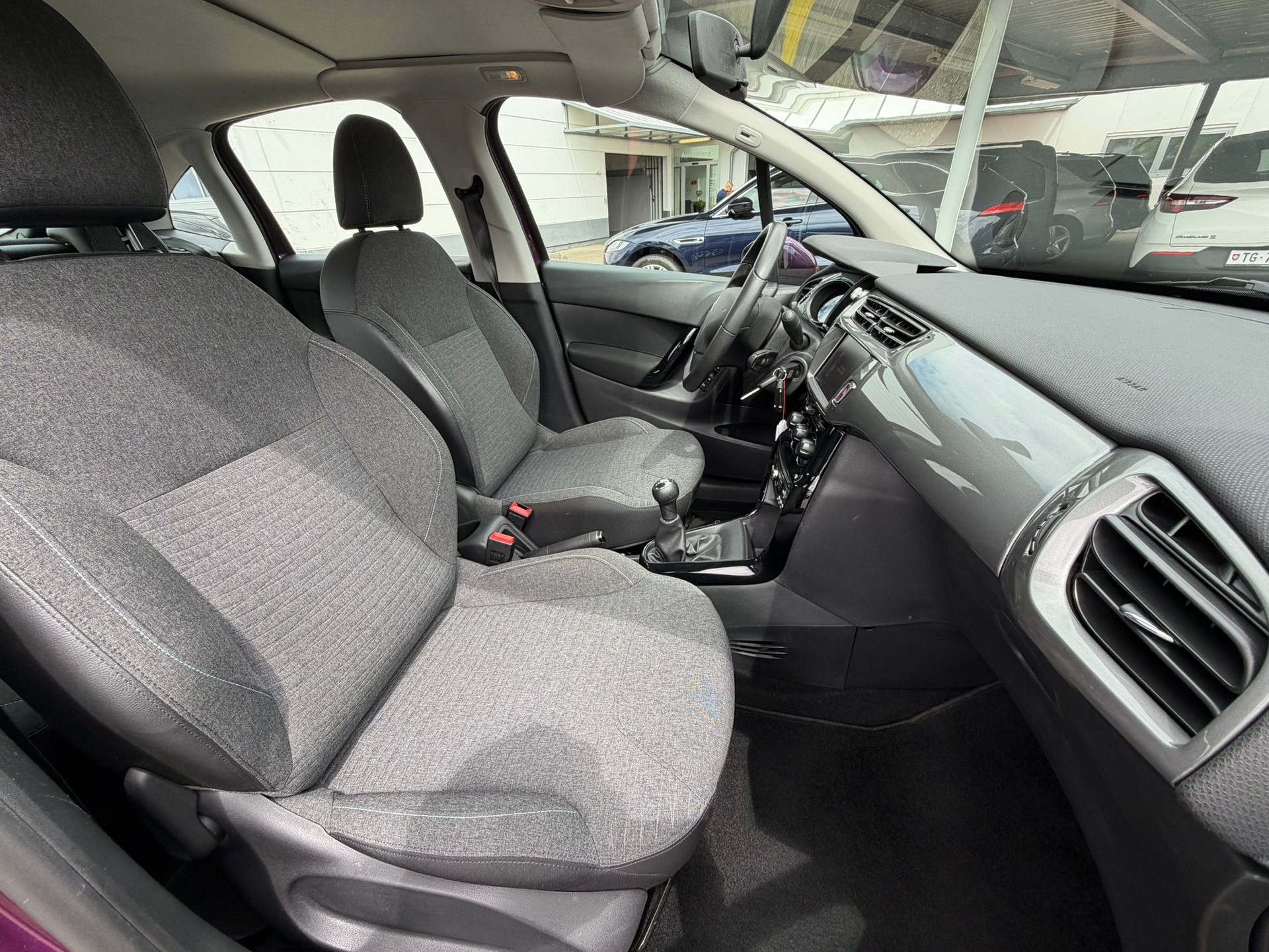 CITROEN C3 1.2i PureTech Sélection-image-13