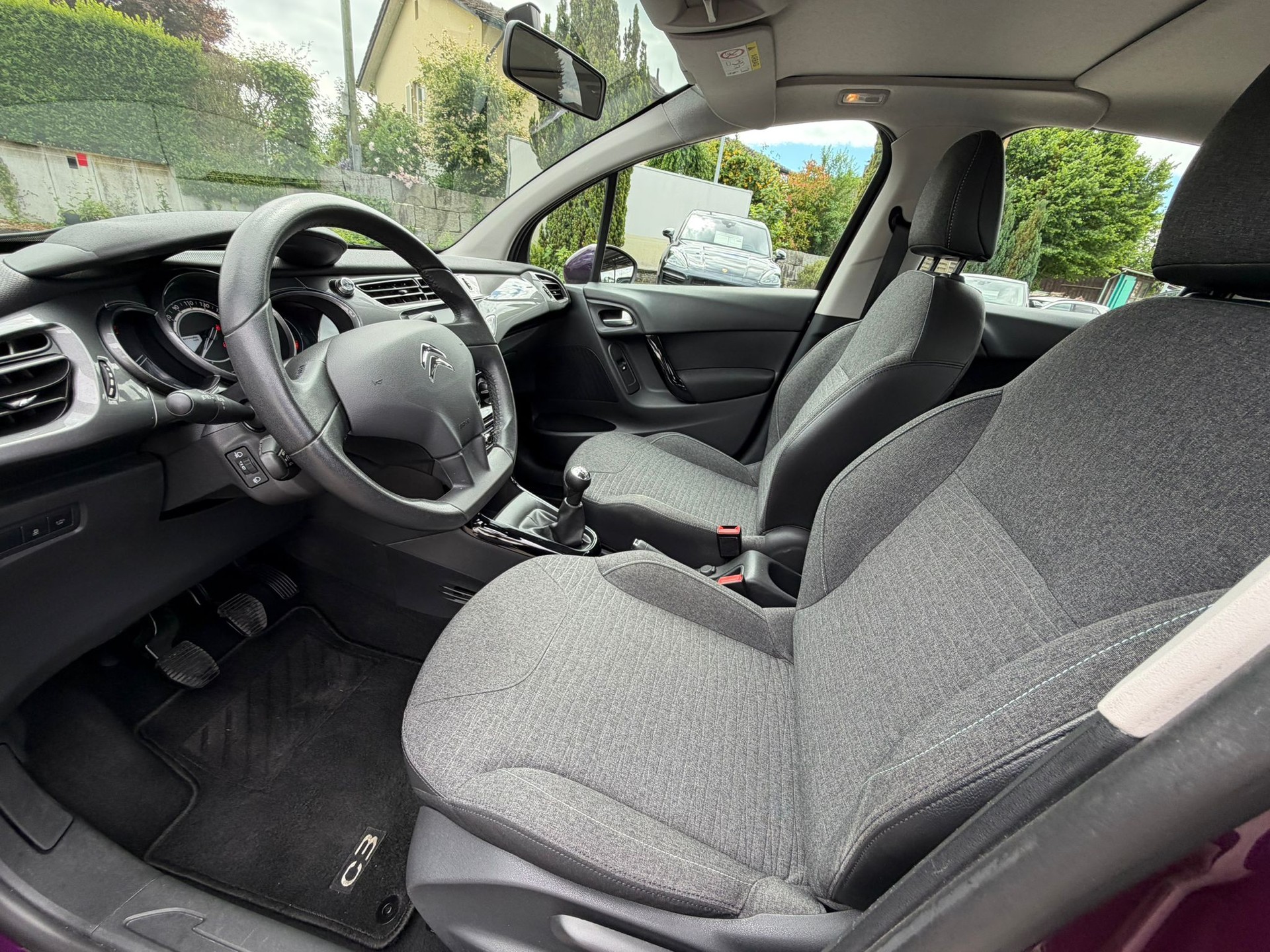 CITROEN C3 1.2i PureTech Sélection-image-12