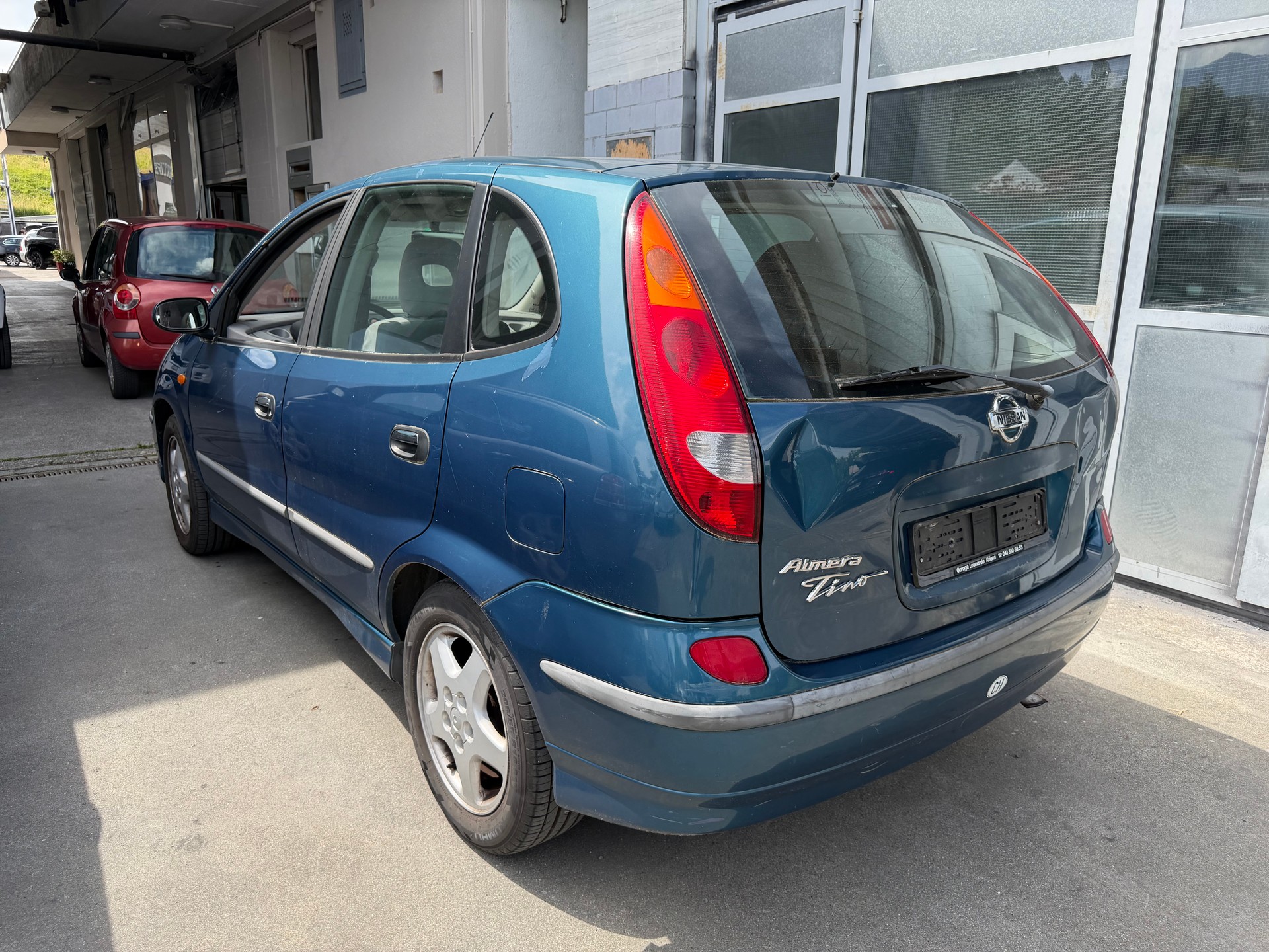NISSAN Tino-image-4