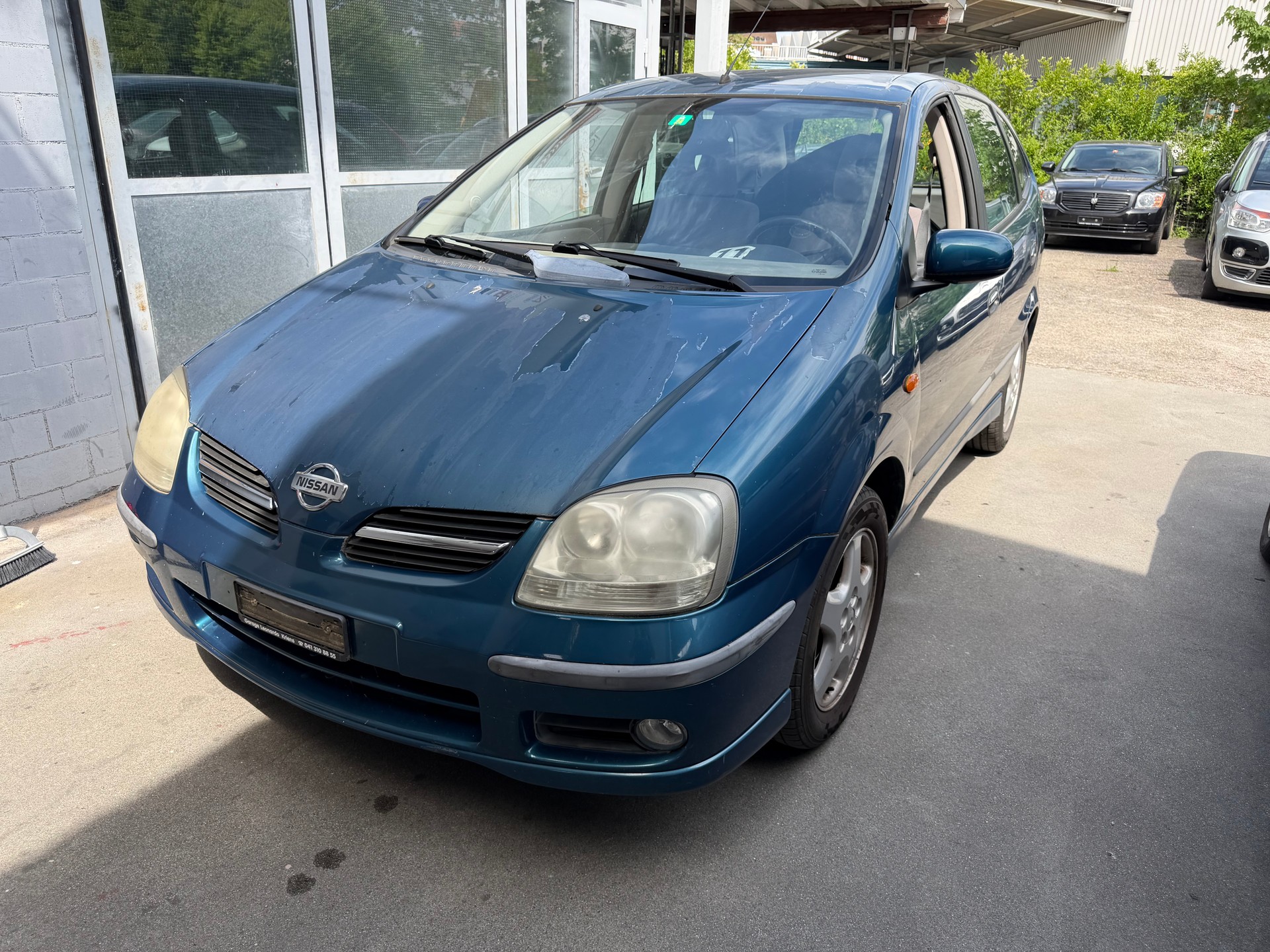 NISSAN Tino-image-1