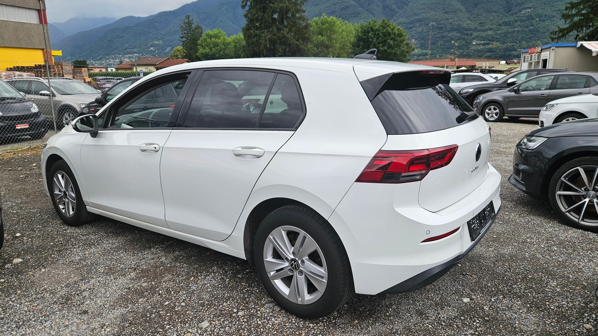 VW Golf 1.0 eTSI mHEV ACTLife DSG-image-2