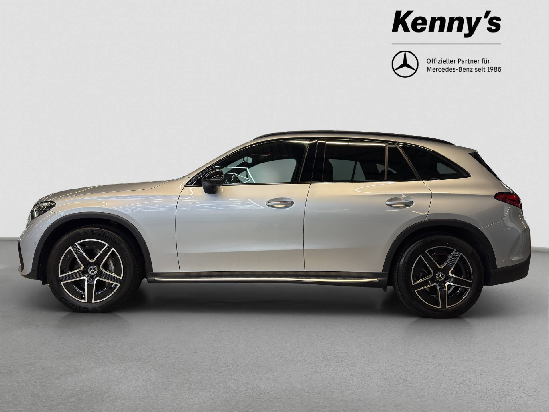 MERCEDES-BENZ GLC 300 AMG Line 4MATIC-showroom-element-2