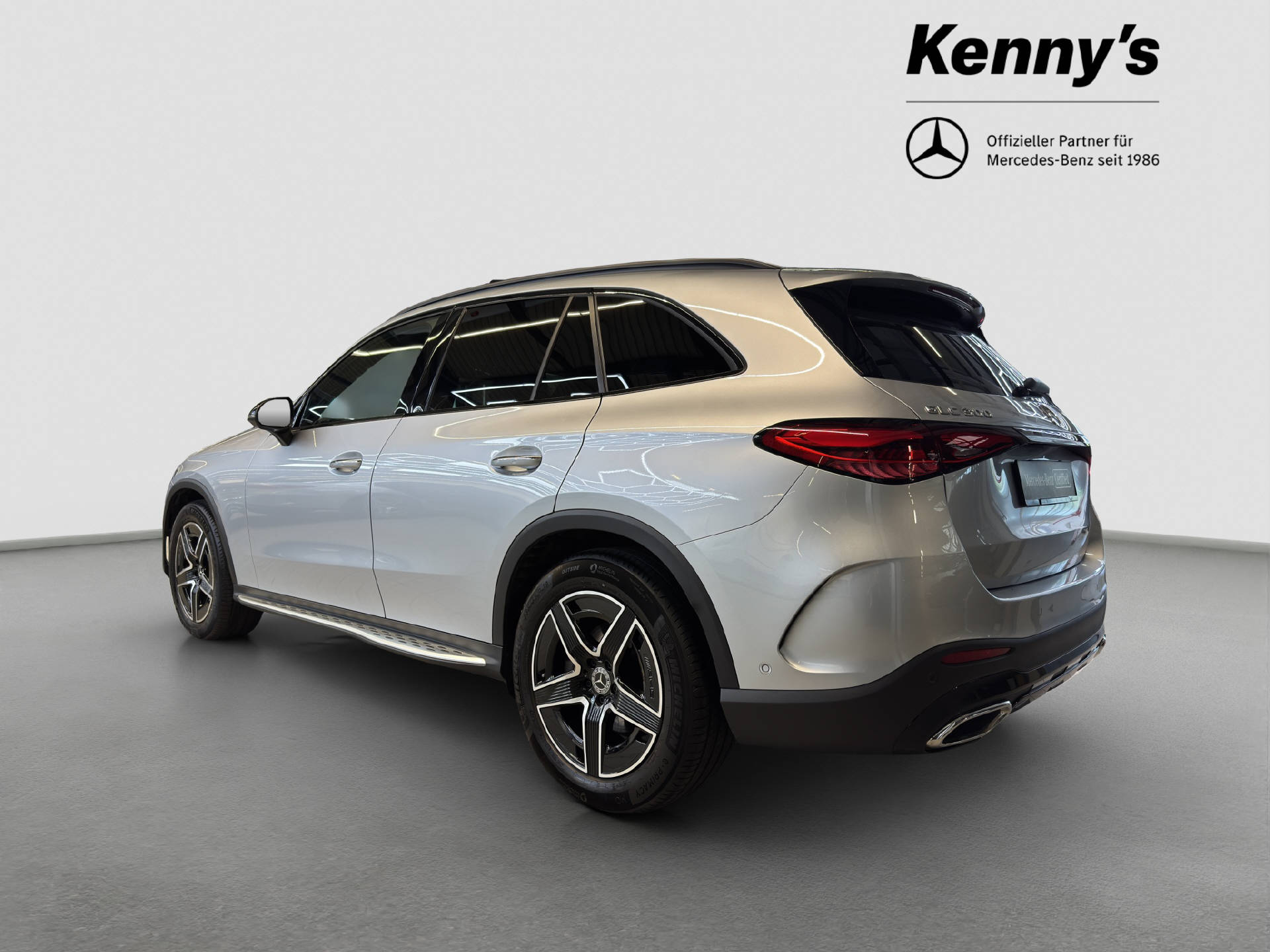 MERCEDES-BENZ GLC 300 AMG Line 4MATIC-showroom-element-3