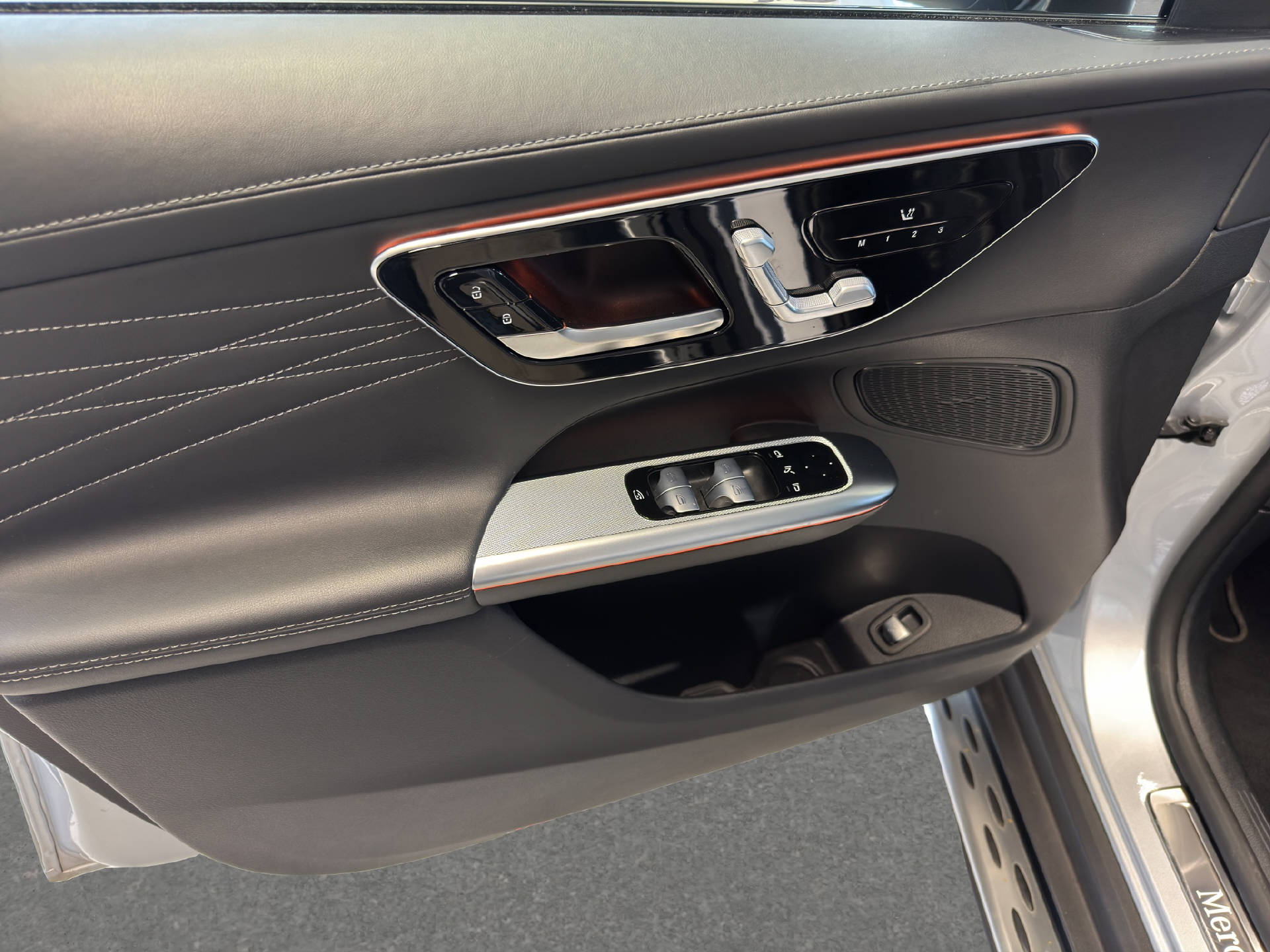 MERCEDES-BENZ GLC 300 AMG Line 4MATIC-image-12