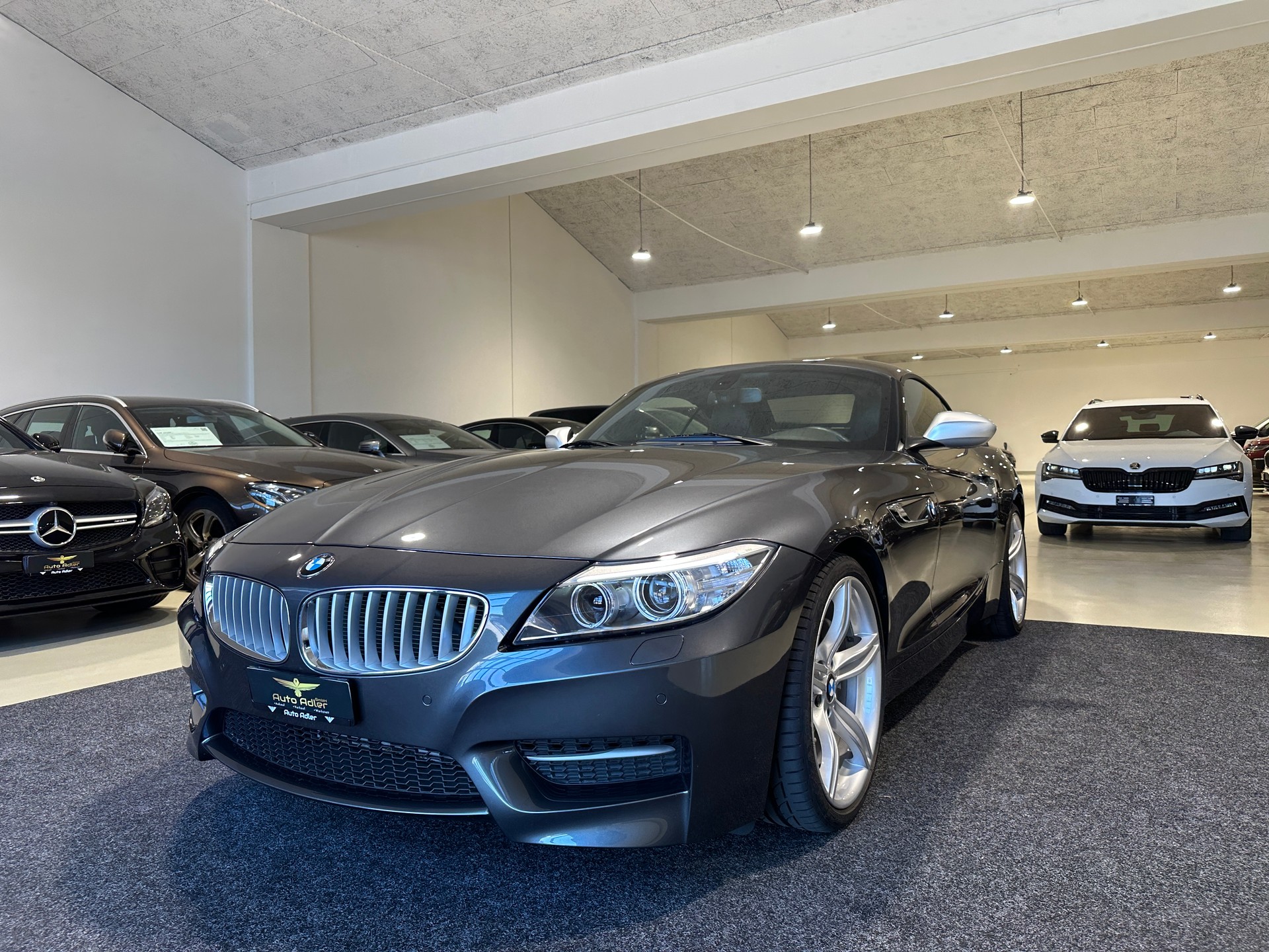 BMW Z4 sDrive35is DKG-showroom-element-2