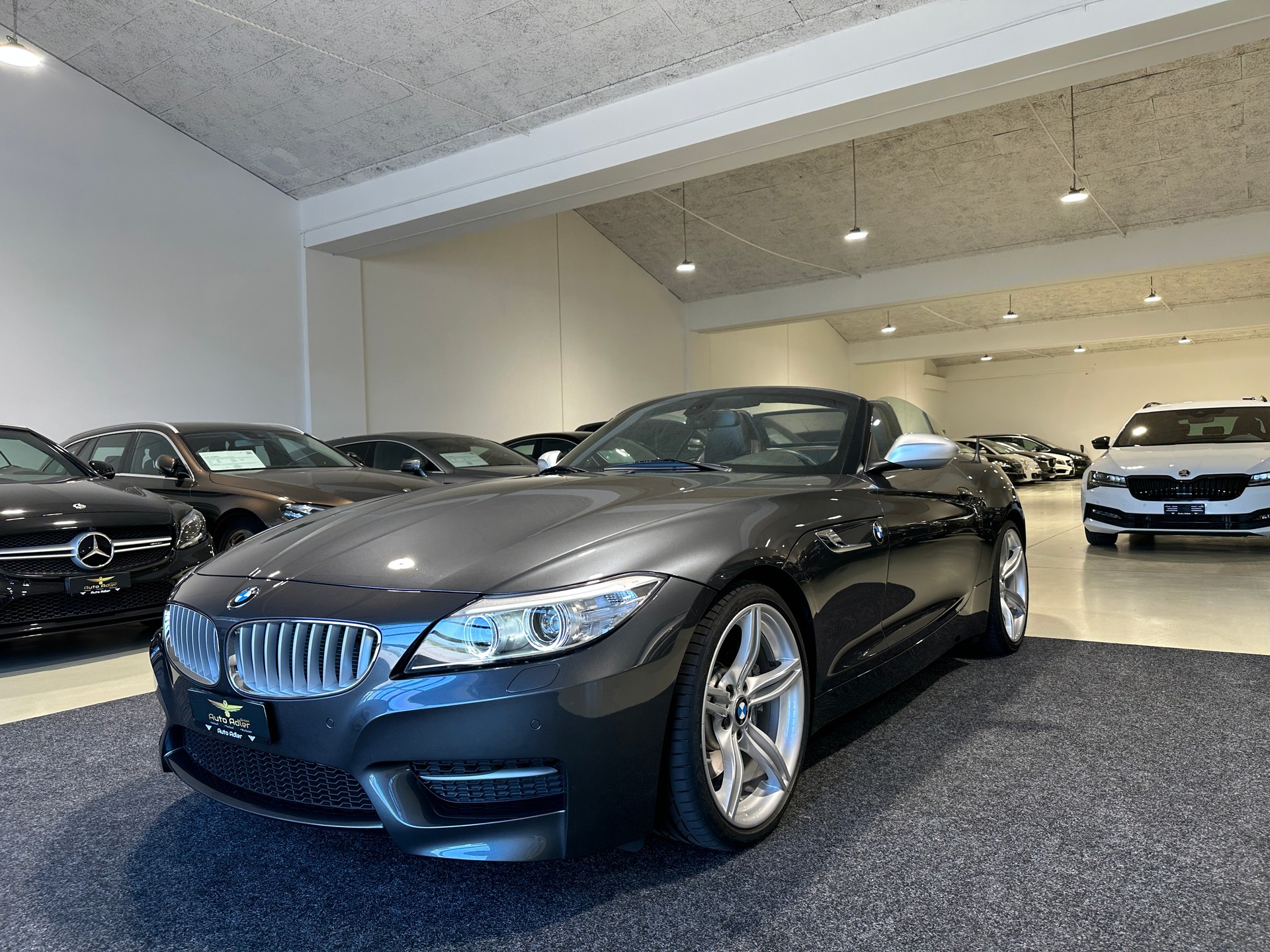 BMW Z4 sDrive35is DKG-showroom-element-3