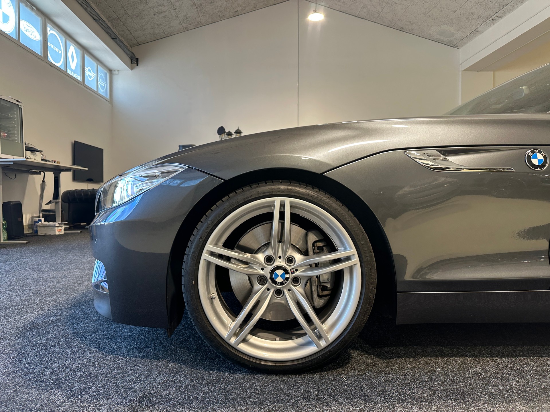 BMW Z4 sDrive35is DKG-image-4