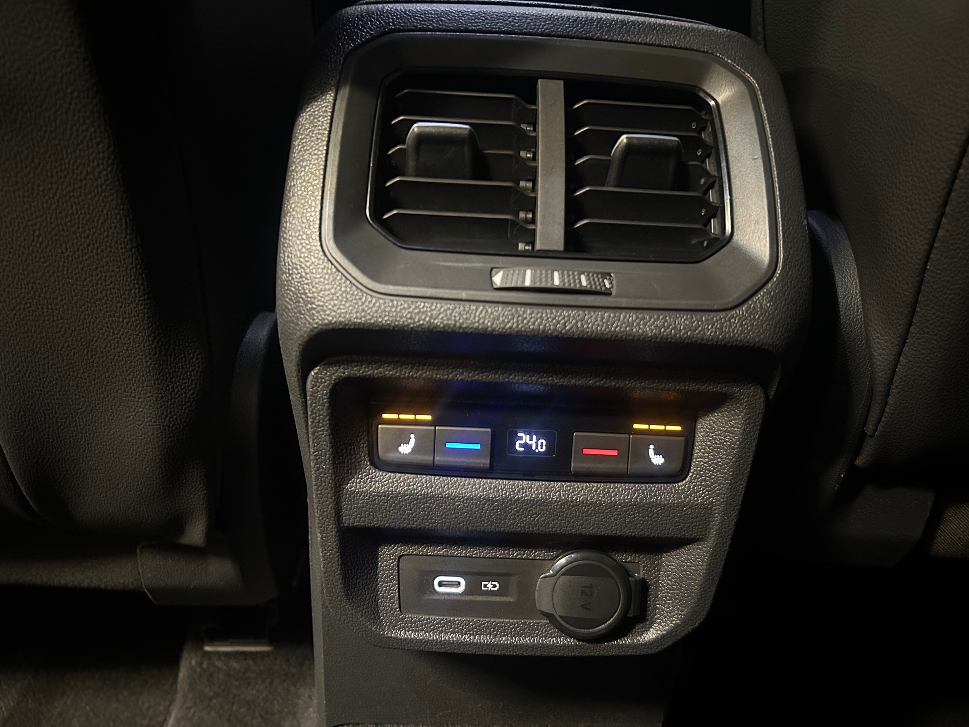 SEAT Tarraco 2.0TSI 4Drive DSG FR -AHK-Schiebedach-Beats Soundsystem-360 Grad Kamera--image-23