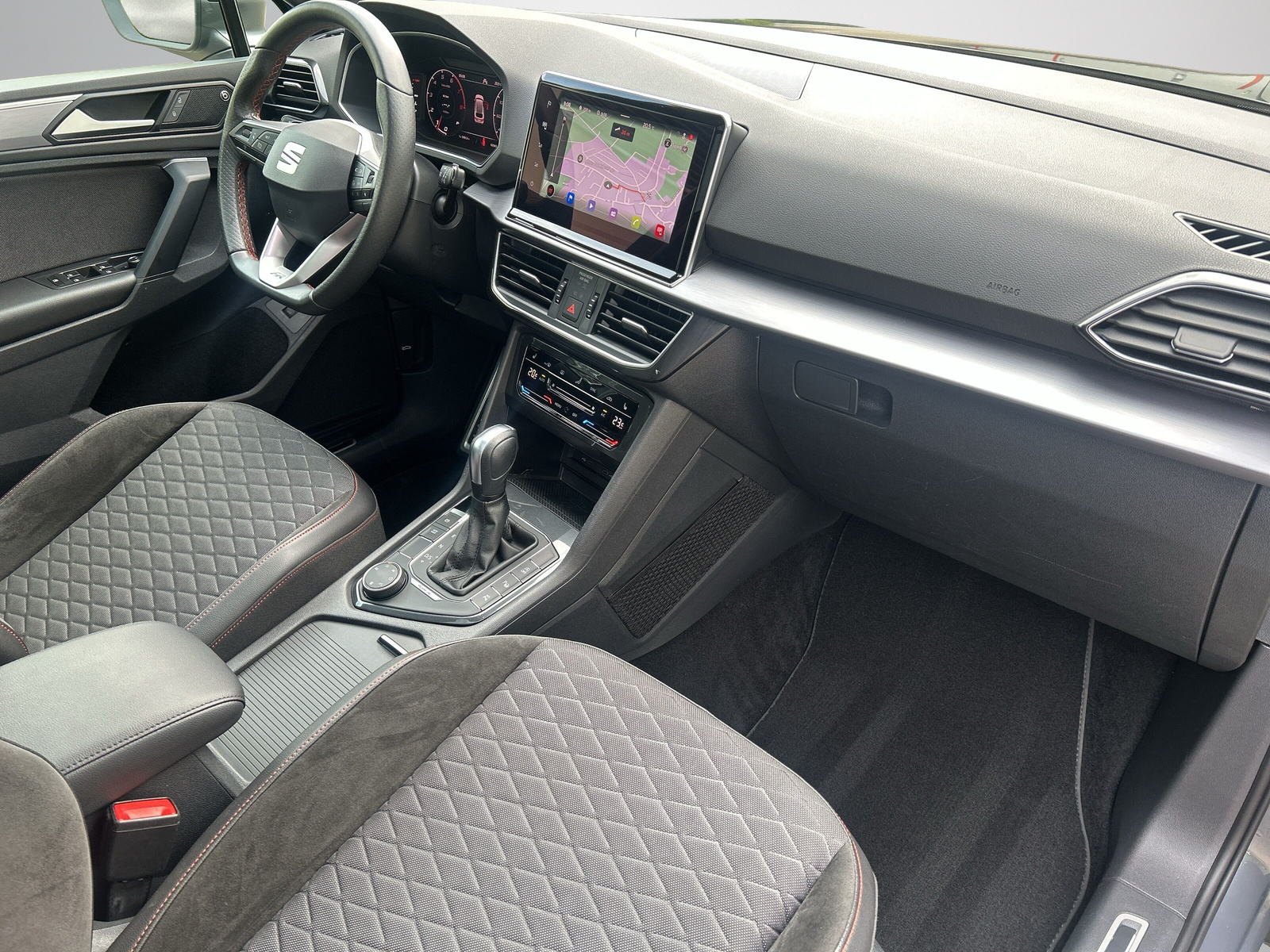SEAT Tarraco 2.0TSI 4Drive DSG FR -AHK-Schiebedach-Beats Soundsystem-360 Grad Kamera--image-7