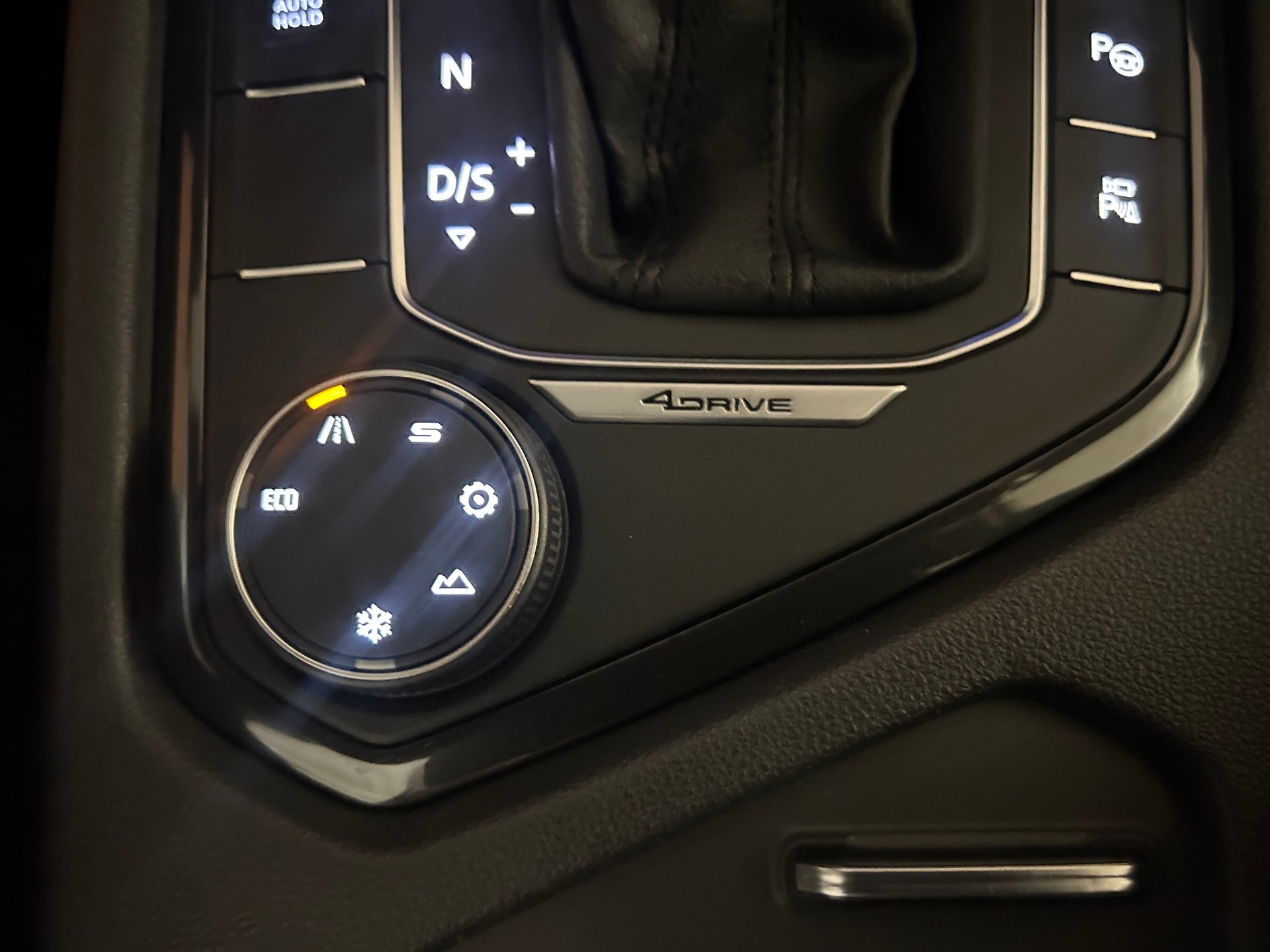 SEAT Tarraco 2.0TSI 4Drive DSG FR -AHK-Schiebedach-Beats Soundsystem-360 Grad Kamera--image-9
