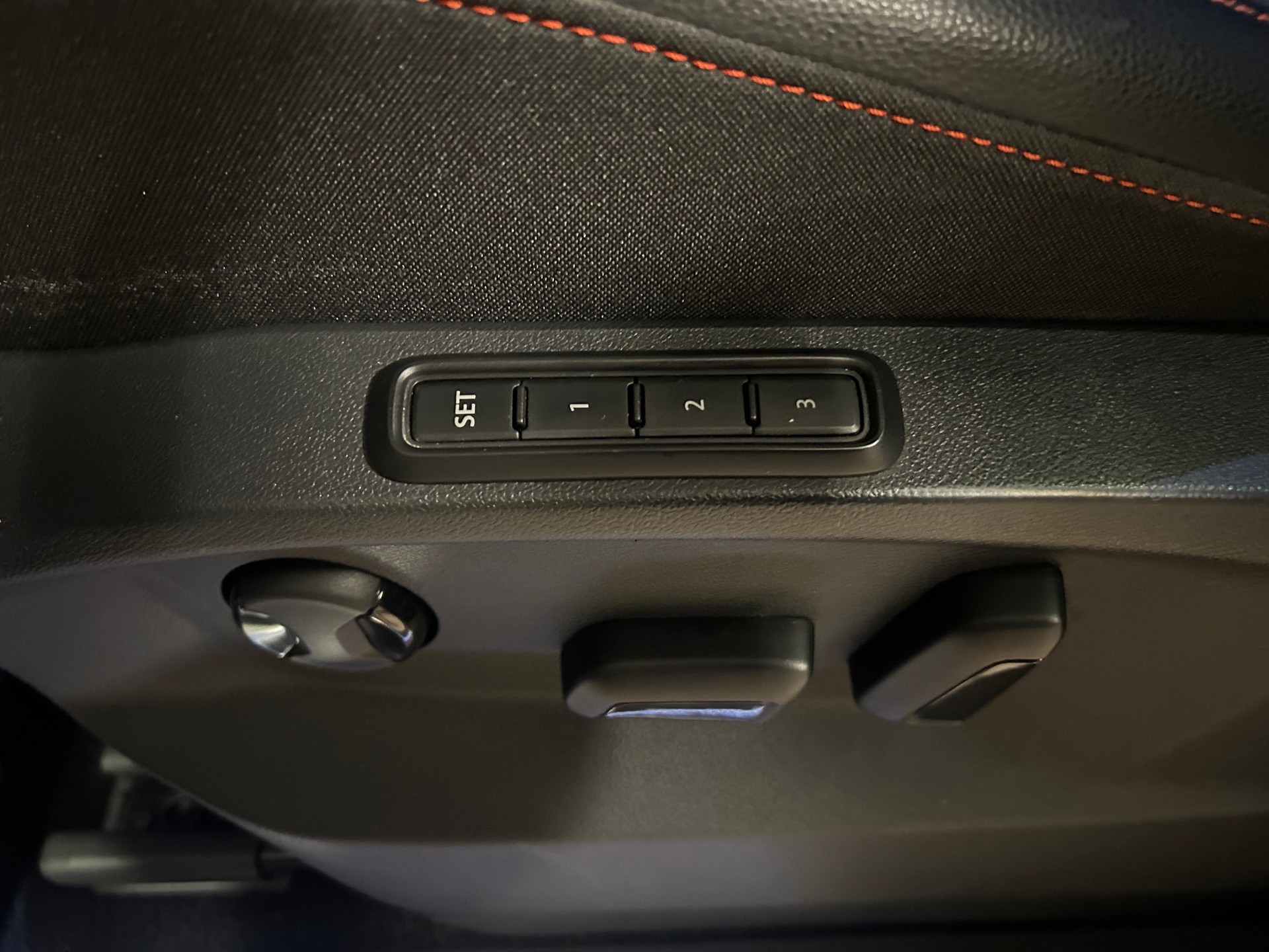 SEAT Tarraco 2.0TSI 4Drive DSG FR -AHK-Schiebedach-Beats Soundsystem-360 Grad Kamera--image-12