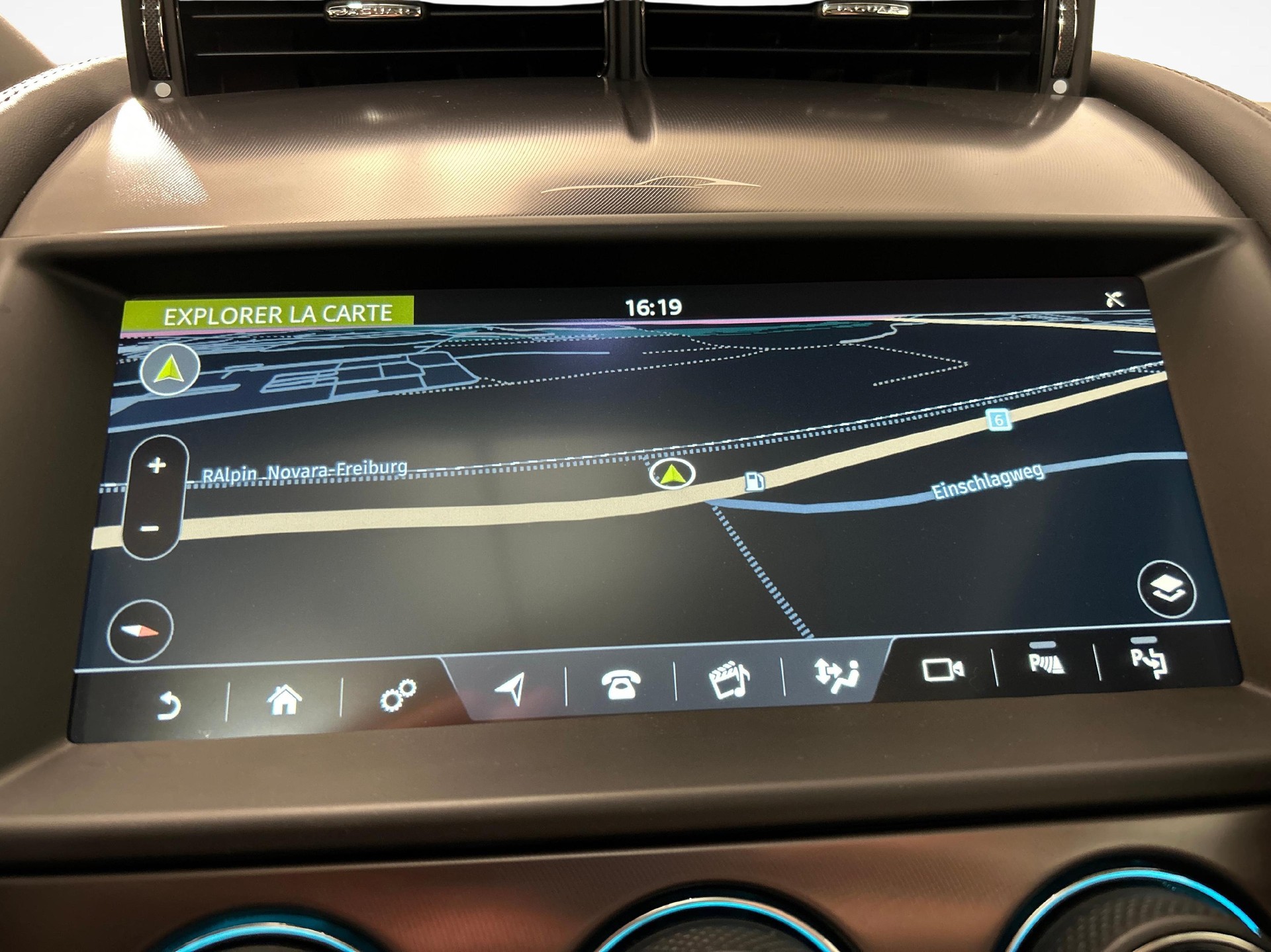 JAGUAR F-Type Coupé 5.0 V8 R AWD-image-6