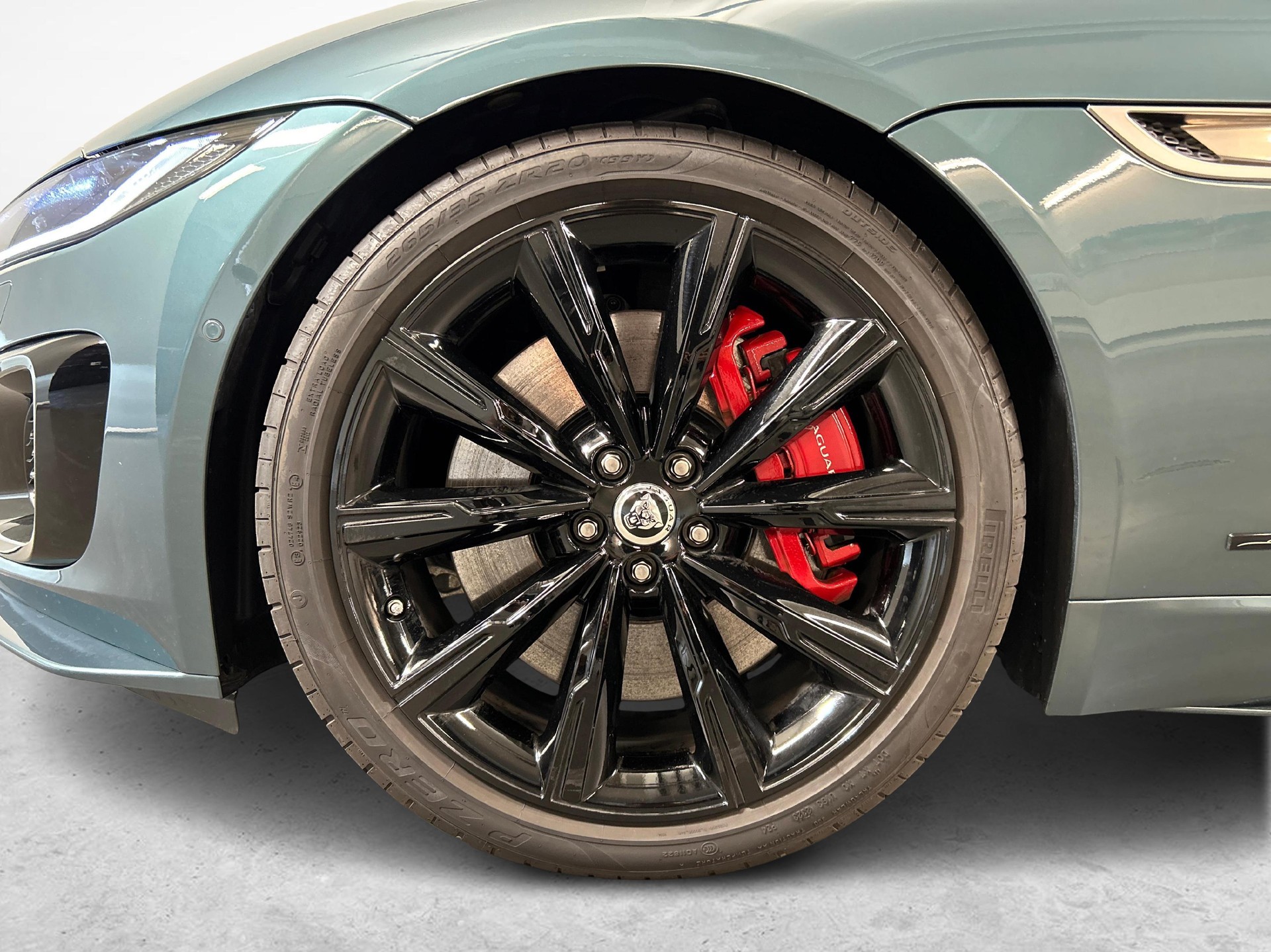 JAGUAR F-Type Coupé 5.0 V8 R AWD-image-10