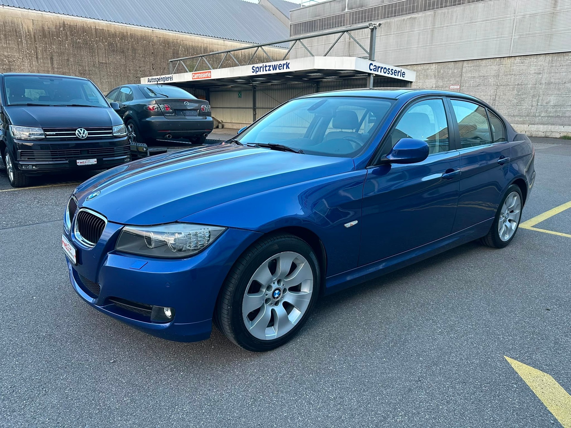 BMW 320i Steptronic-showroom-element-1