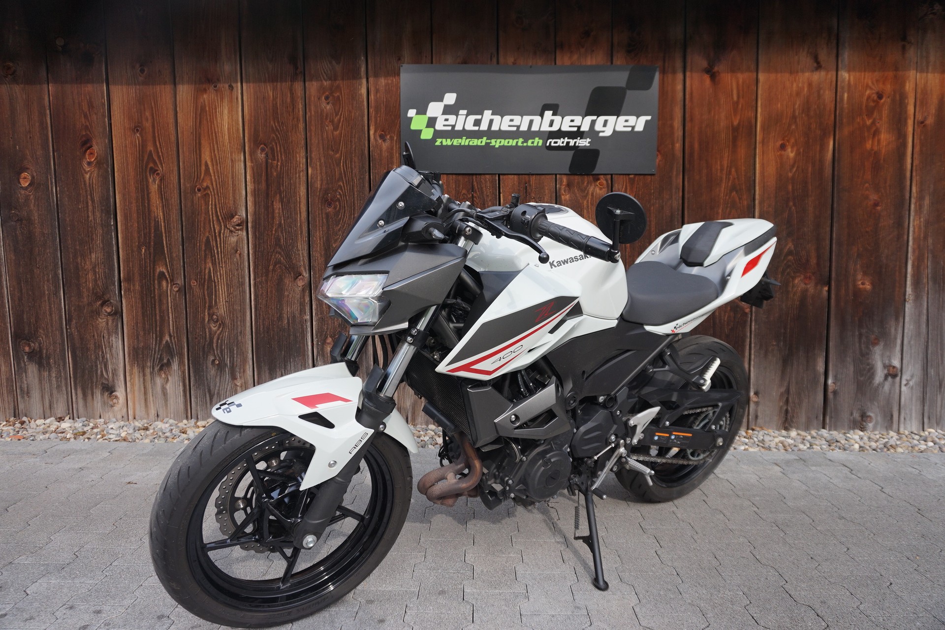 KAWASAKI Z 400 ABS mit Leovinci LV ONE EVO Auspuff-image-1