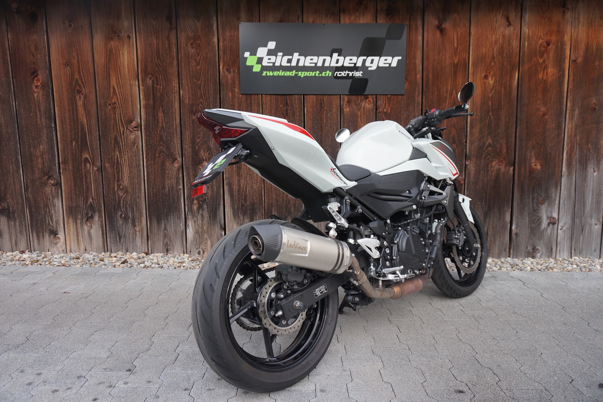 KAWASAKI Z 400 ABS mit Leovinci LV ONE EVO Auspuff-image-3