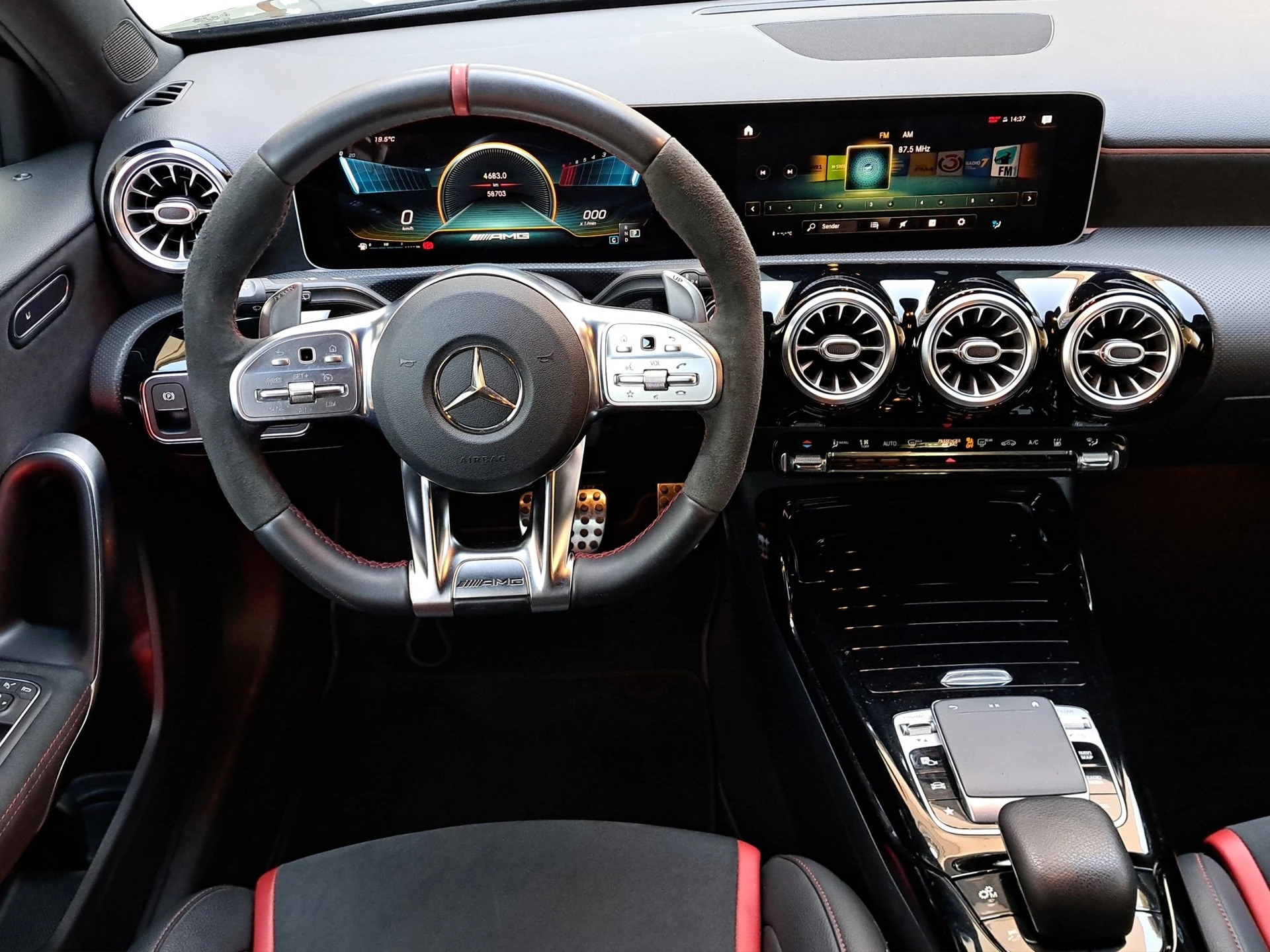 MERCEDES-BENZ A 35 AMG 4Matic Speedshift Night Paket-image-8