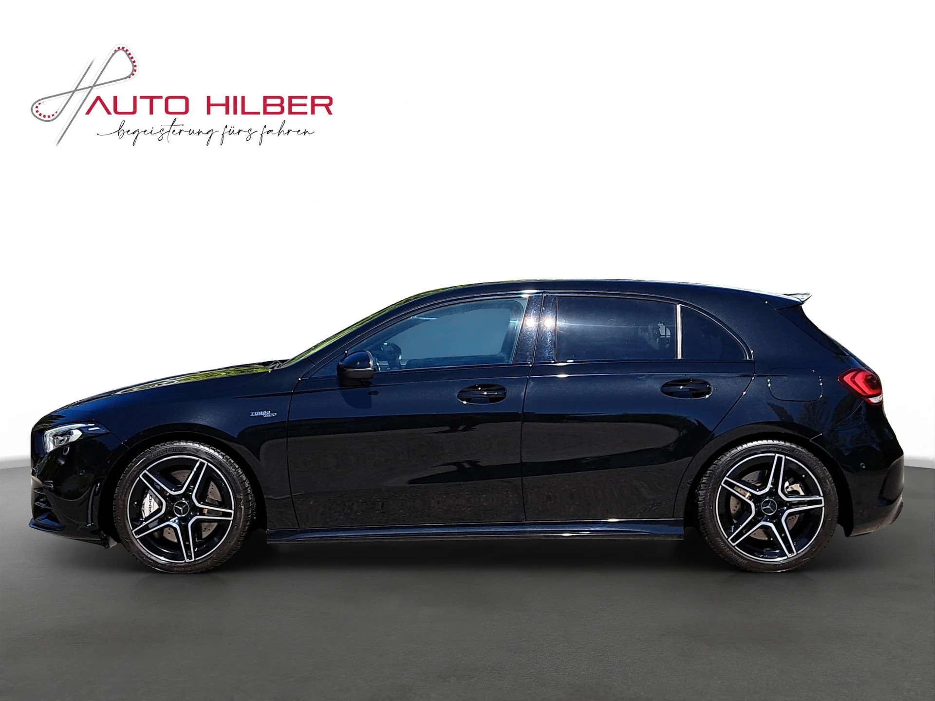 MERCEDES-BENZ A 35 AMG 4Matic Speedshift Night Paket-showroom-element-2