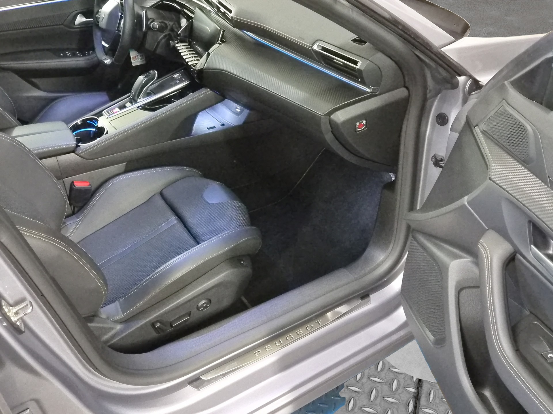 PEUGEOT 508 SW 1.5 Blue HDi GT EAT8-image-11