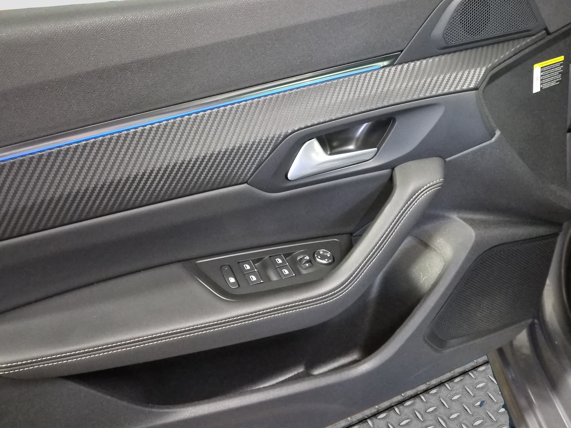PEUGEOT 508 SW 1.5 Blue HDi GT EAT8-image-15