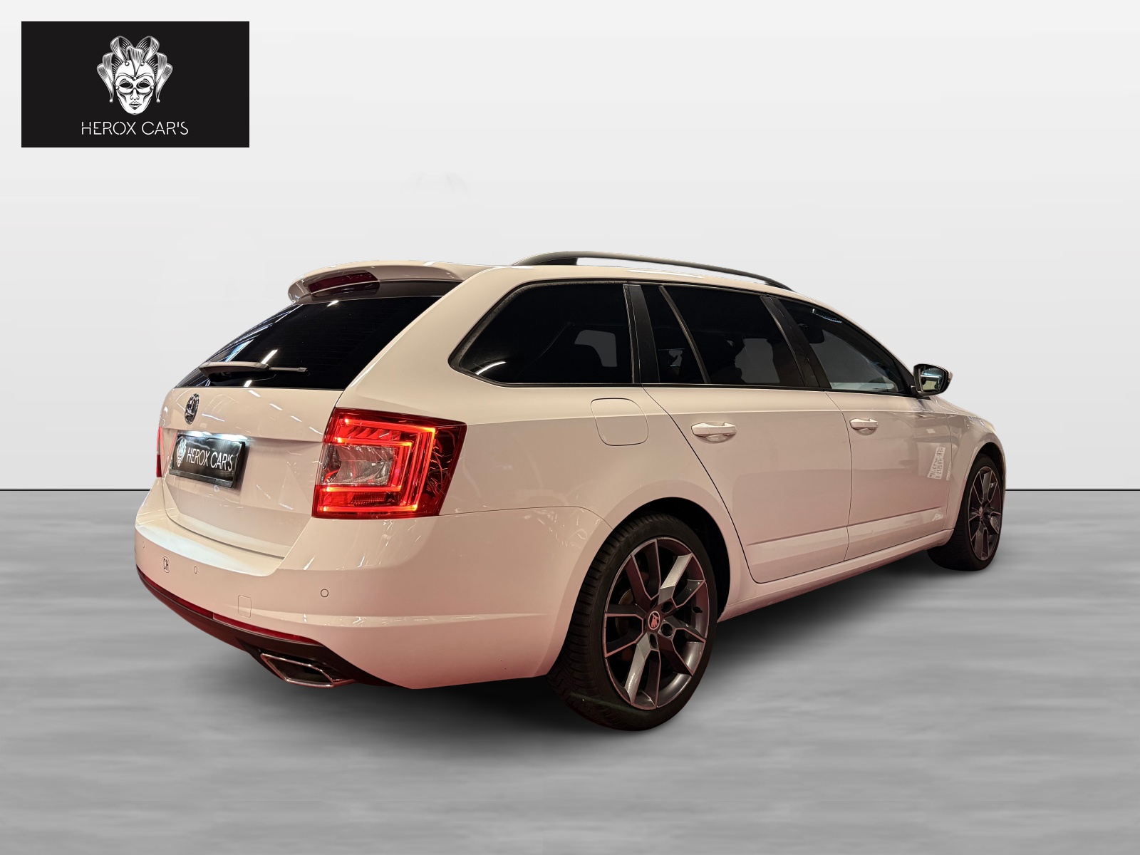 SKODA Octavia Combi 2.0 TDI RS DSG-showroom-element-1