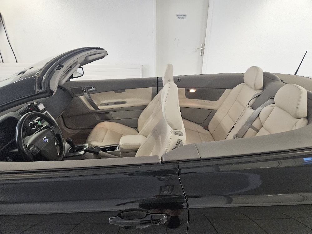 VOLVO C70 T5 Momentum-image-18