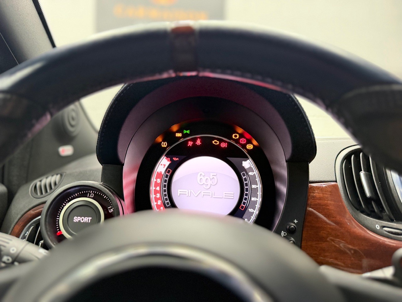 FIAT 695C 1.4 16V Turbo Abarth Rivale Dualogic | Akrapovic Auspuff | Cabrio | CH-Auto | Beats Soundsystem | Special Edition Nr. 2569-image-25