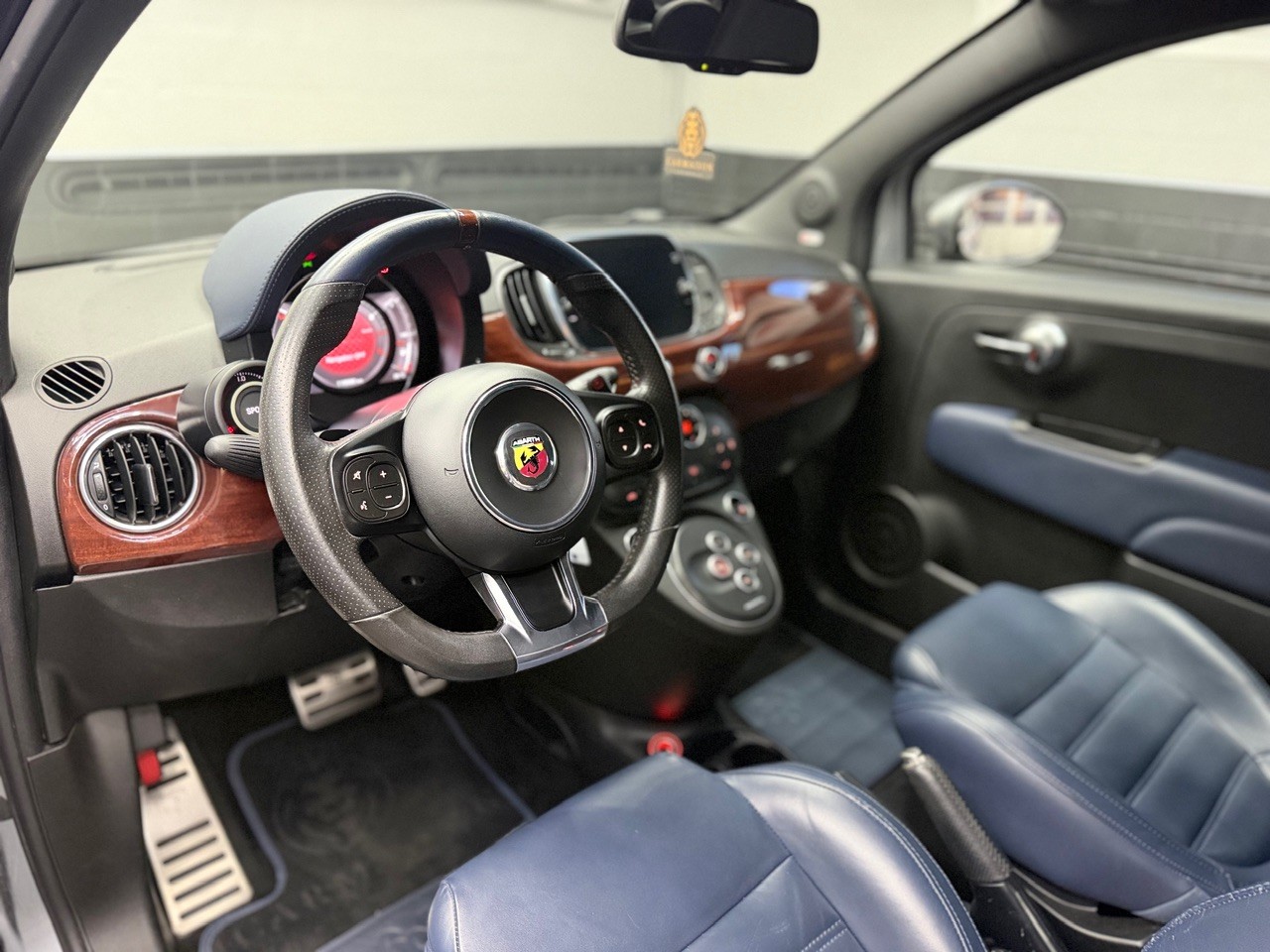 FIAT 695C 1.4 16V Turbo Abarth Rivale Dualogic | Akrapovic Auspuff | Cabrio | CH-Auto | Beats Soundsystem | Special Edition Nr. 2569-image-16
