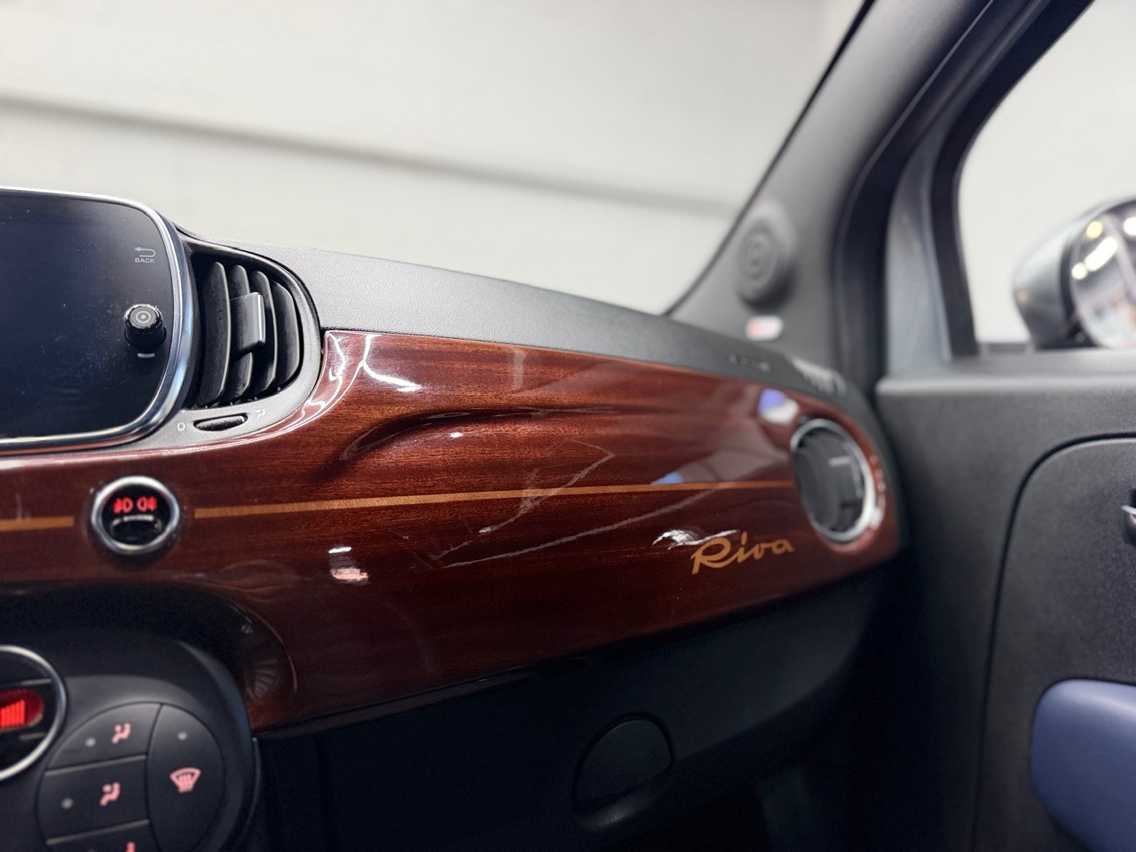 FIAT 695C 1.4 16V Turbo Abarth Rivale Dualogic | Akrapovic Auspuff | Cabrio | CH-Auto | Beats Soundsystem | Special Edition Nr. 2569-image-26