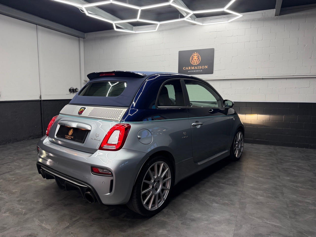 FIAT 695C 1.4 16V Turbo Abarth Rivale Dualogic | Akrapovic Auspuff | Cabrio | CH-Auto | Beats Soundsystem | Special Edition Nr. 2569-image-9