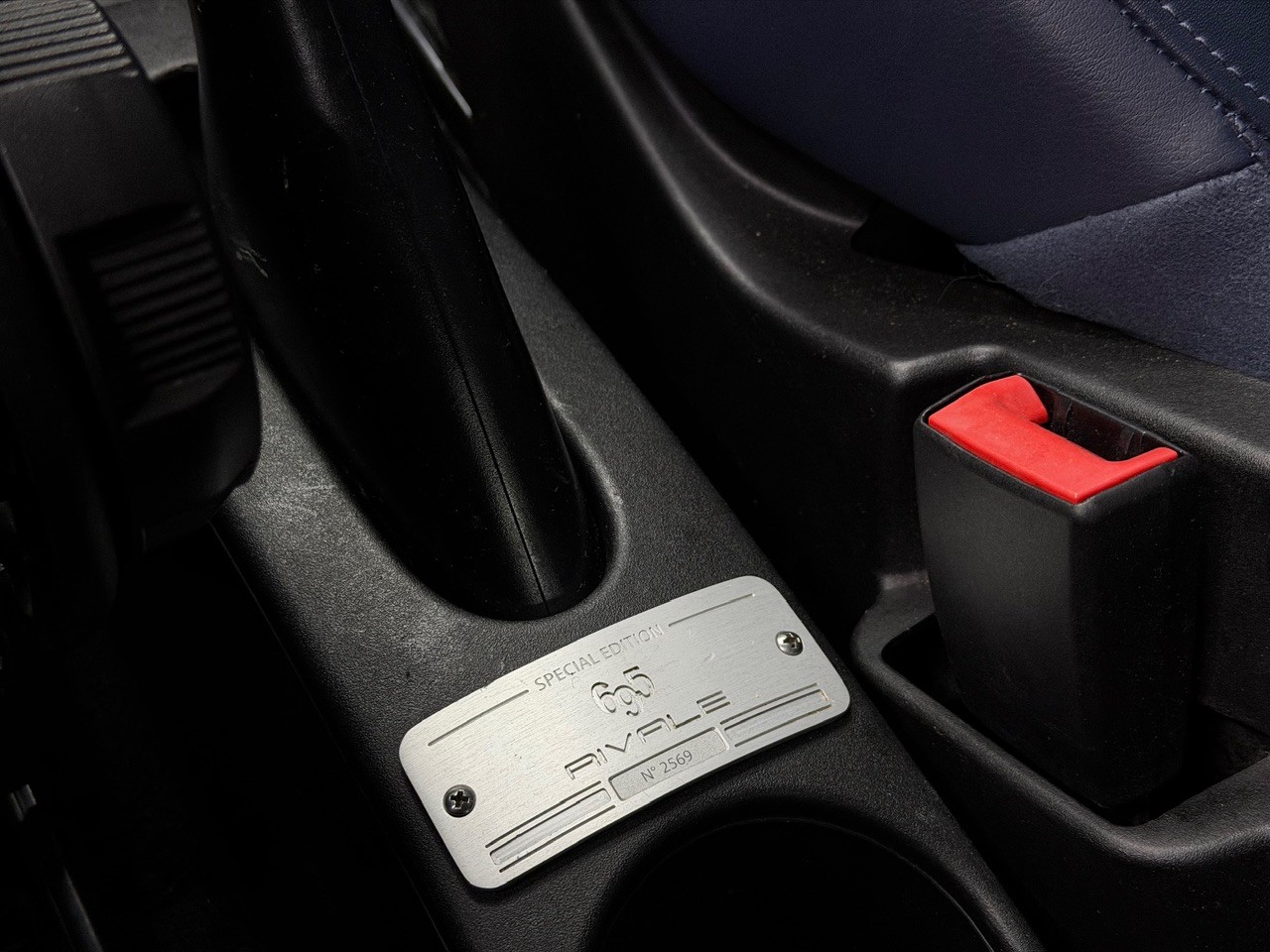FIAT 695C 1.4 16V Turbo Abarth Rivale Dualogic | Akrapovic Auspuff | Cabrio | CH-Auto | Beats Soundsystem | Special Edition Nr. 2569-image-22