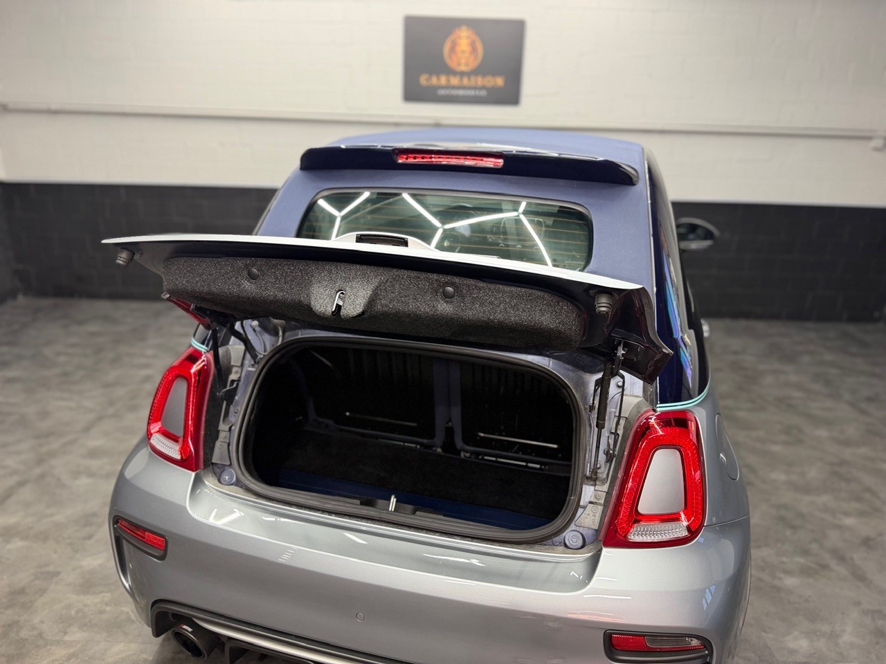 FIAT 695C 1.4 16V Turbo Abarth Rivale Dualogic | Akrapovic Auspuff | Cabrio | CH-Auto | Beats Soundsystem | Special Edition Nr. 2569-image-29