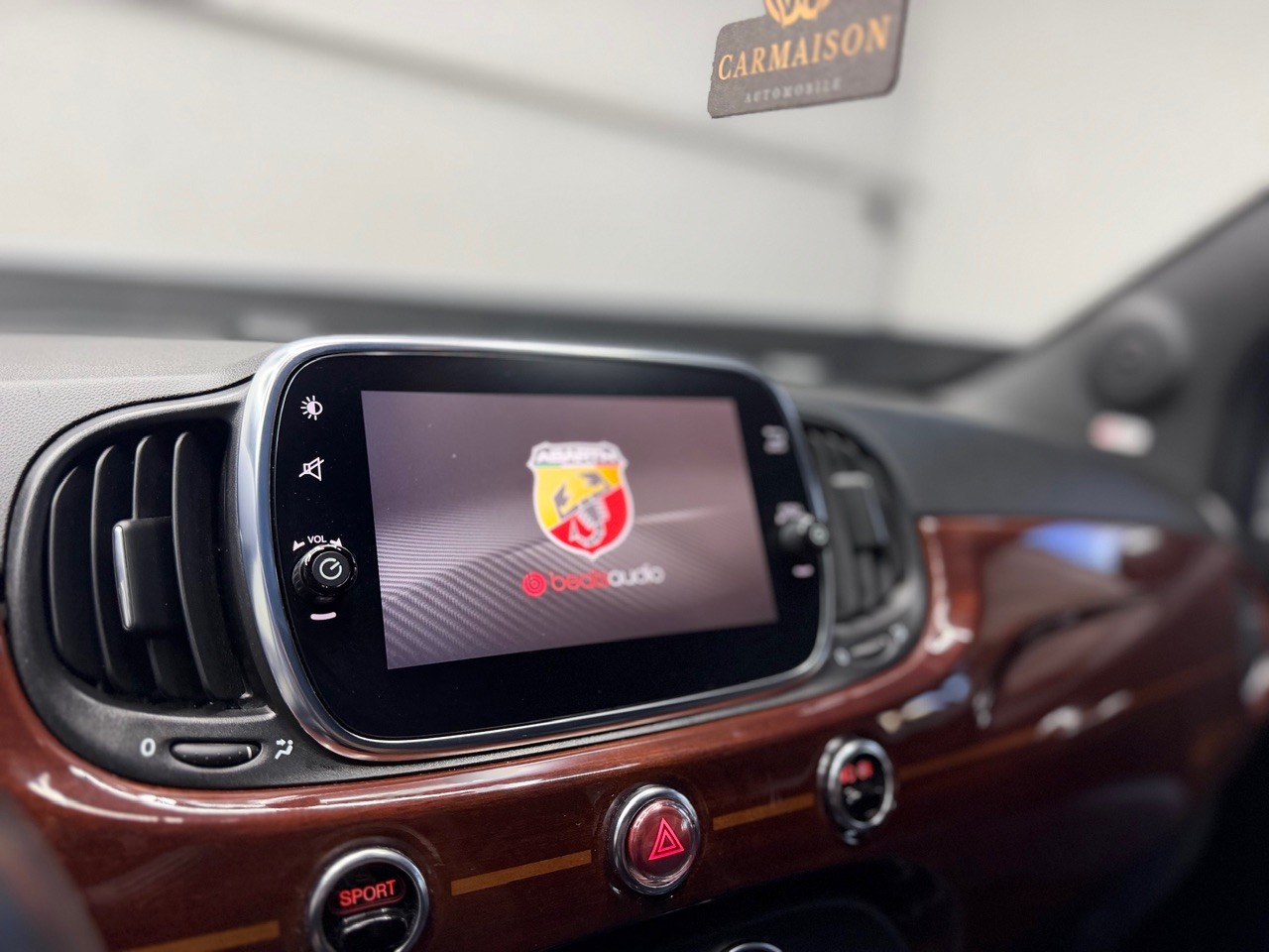 FIAT 695C 1.4 16V Turbo Abarth Rivale Dualogic | Akrapovic Auspuff | Cabrio | CH-Auto | Beats Soundsystem | Special Edition Nr. 2569-image-28