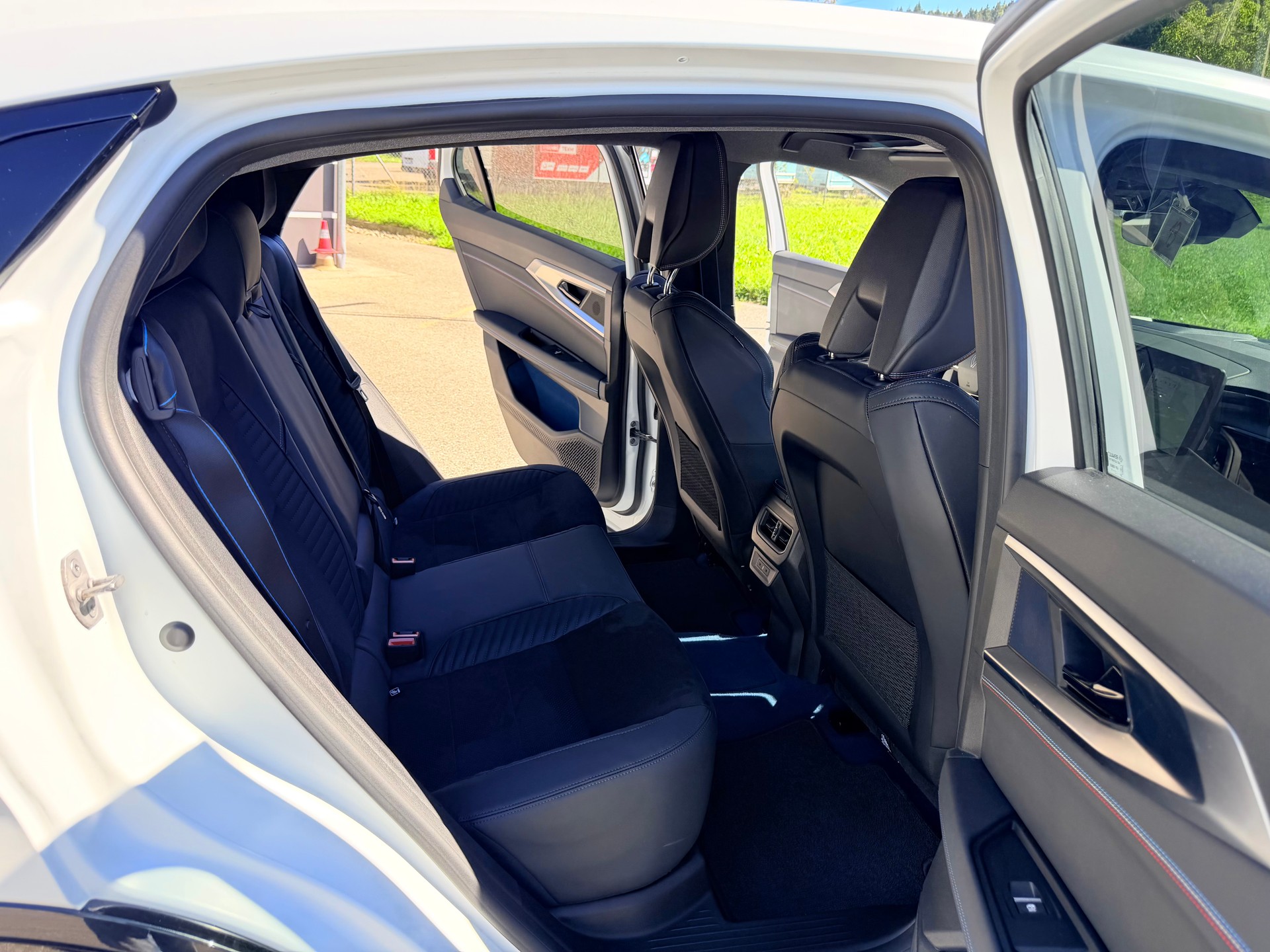 RENAULT RAFALE 300 PS. 1.2 E-TECH PLUG-IN HYBRIDE 300 4x4 ALPINE ATELIER. CH WAGEN. MIT VOLLGARANTIE.-image-39