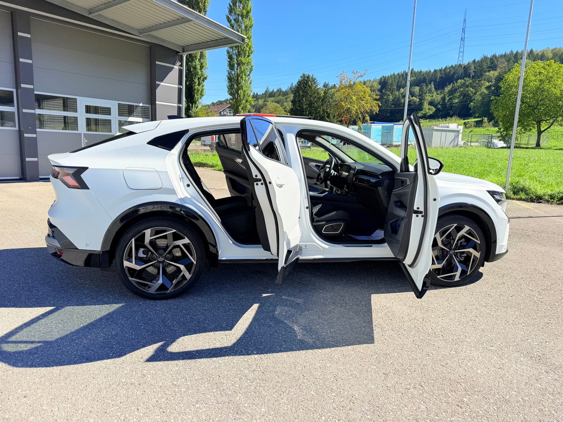 RENAULT RAFALE 300 PS. 1.2 E-TECH PLUG-IN HYBRIDE 300 4x4 ALPINE ATELIER. CH WAGEN. MIT VOLLGARANTIE.-image-7