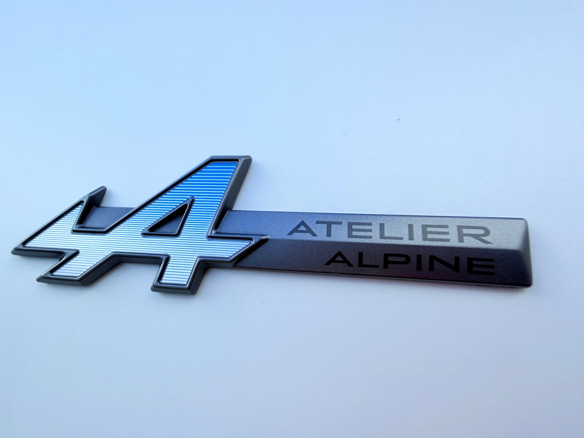 RENAULT RAFALE 300 PS. 1.2 E-TECH PLUG-IN HYBRIDE 300 4x4 ALPINE ATELIER. CH WAGEN. MIT VOLLGARANTIE.-image-22