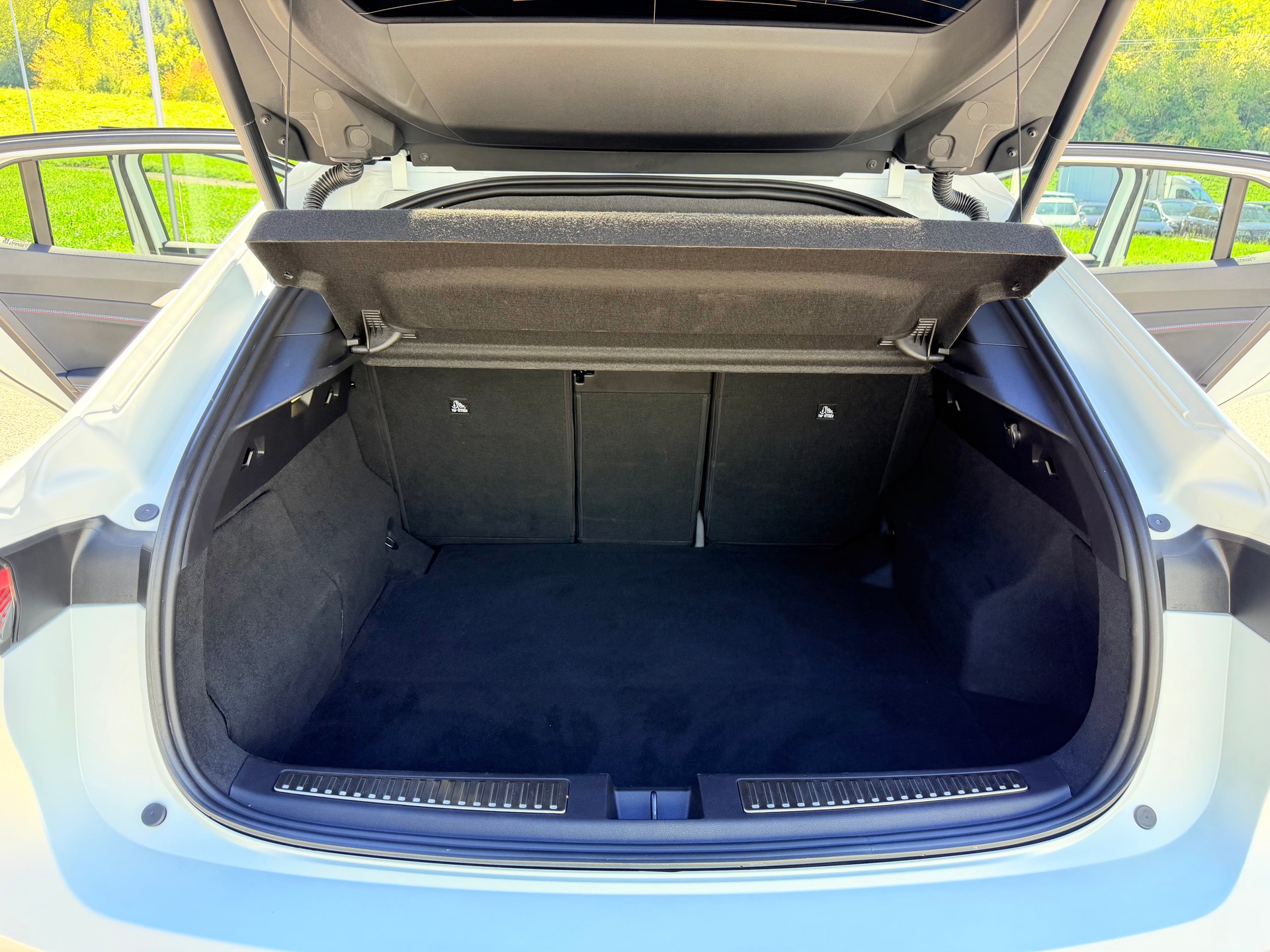 RENAULT RAFALE 300 PS. 1.2 E-TECH PLUG-IN HYBRIDE 300 4x4 ALPINE ATELIER. CH WAGEN. MIT VOLLGARANTIE.-image-37