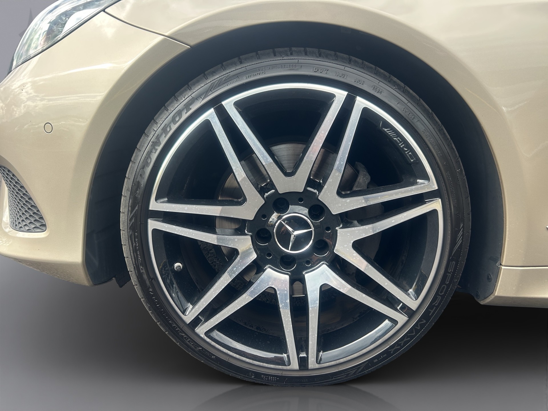 MERCEDES-BENZ E 350 4Matic Coupé-image-18