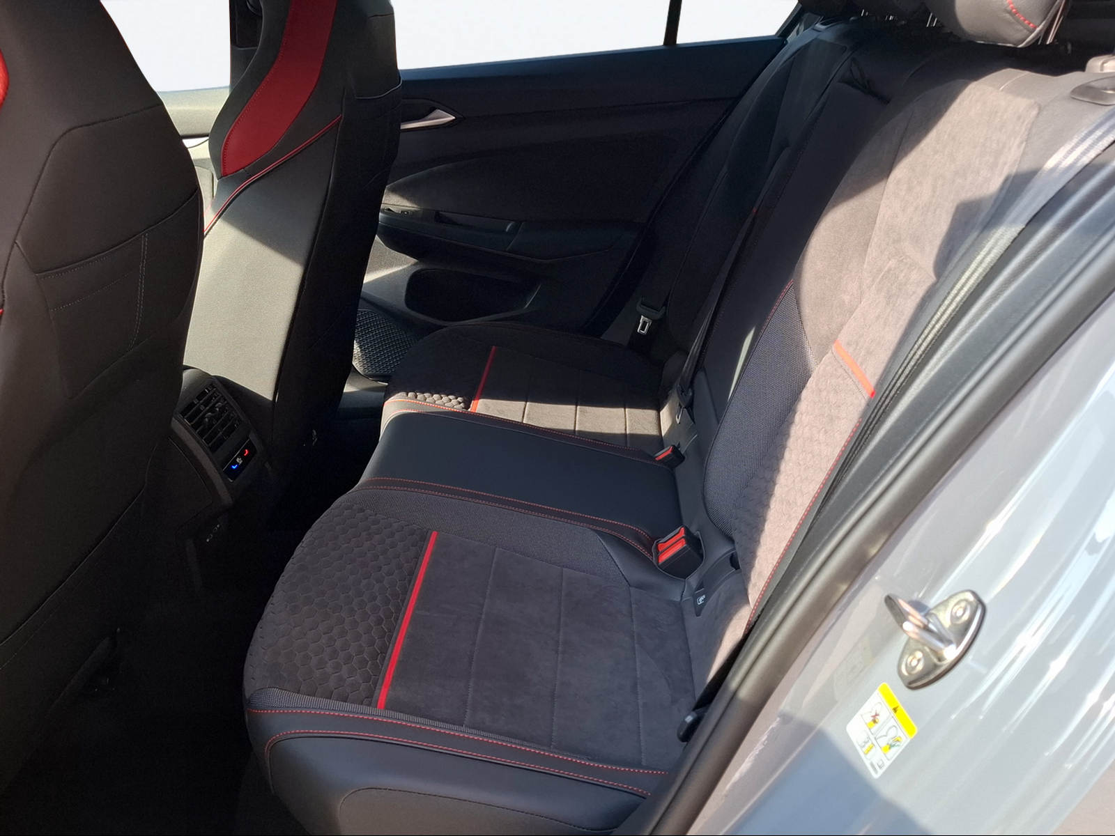 VW Golf 2.0 TSI GTI Clubsport DSG-image-13