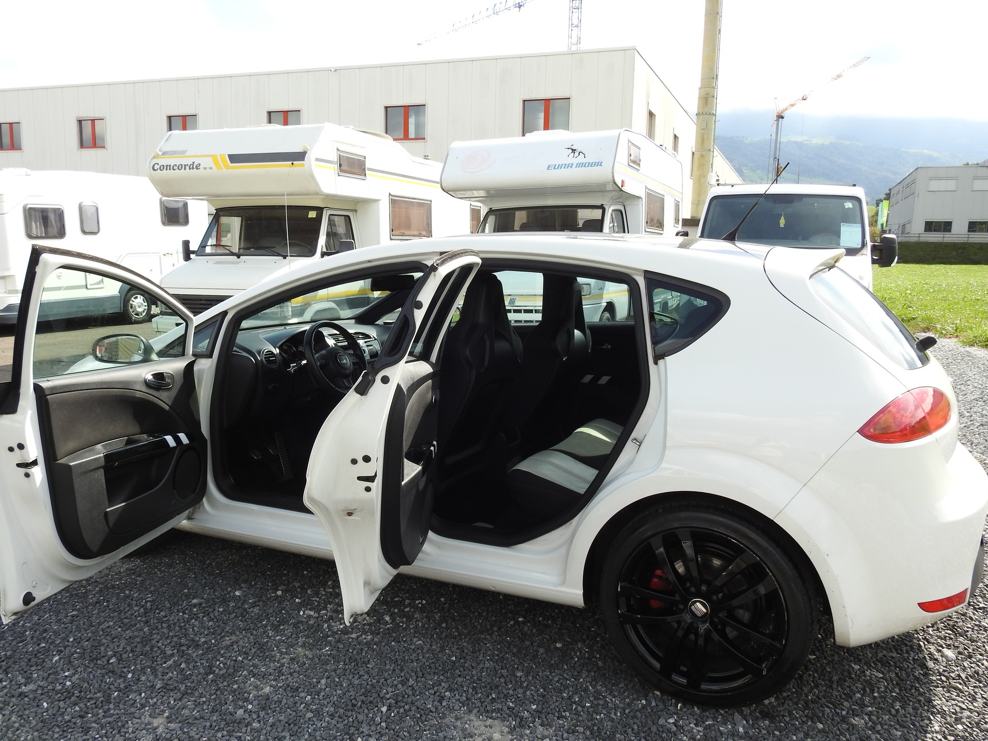 SEAT Leon Cupra 2.0 TSI World Champion Edition-image-13