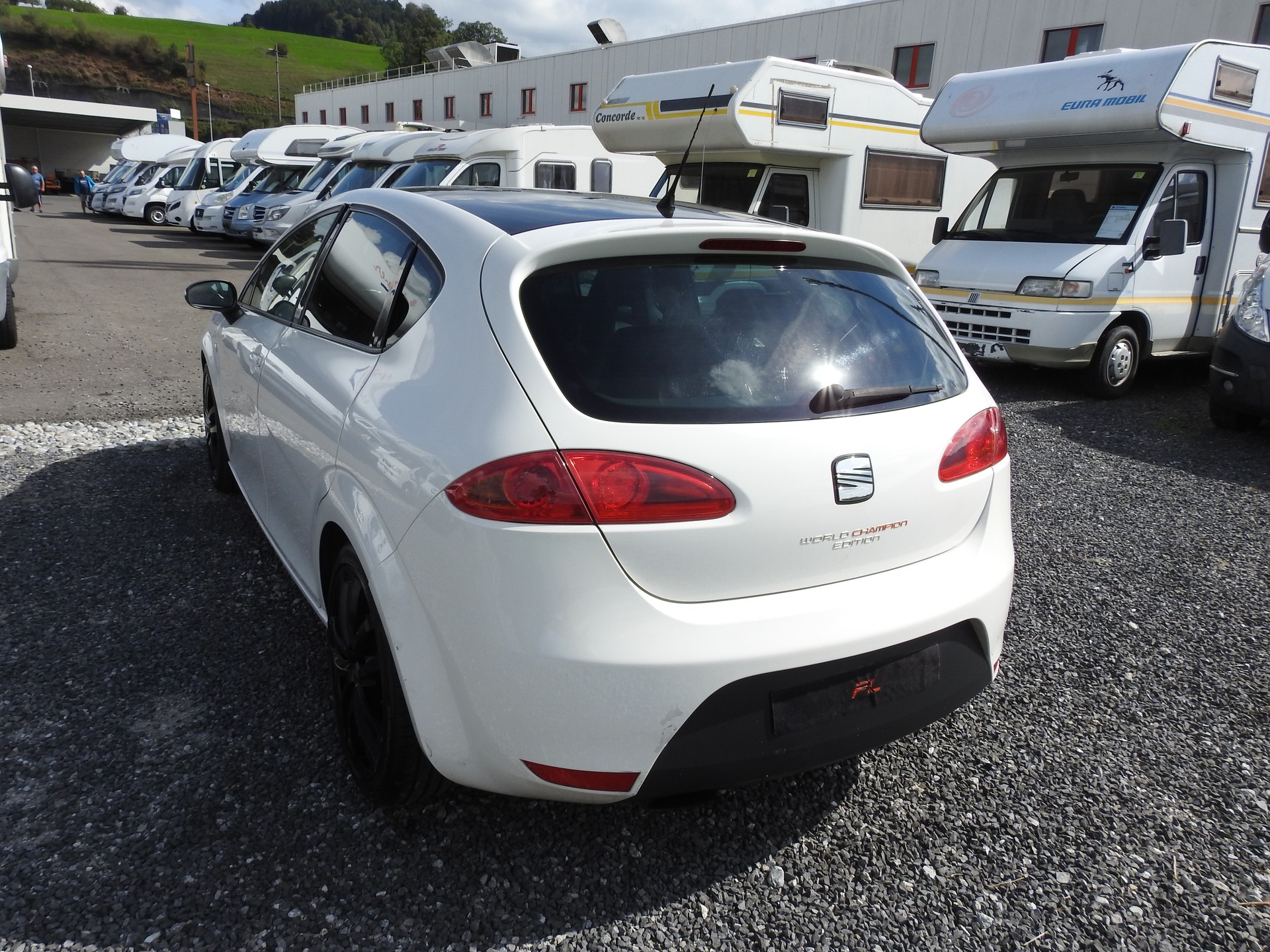 SEAT Leon Cupra 2.0 TSI World Champion Edition-showroom-element-3